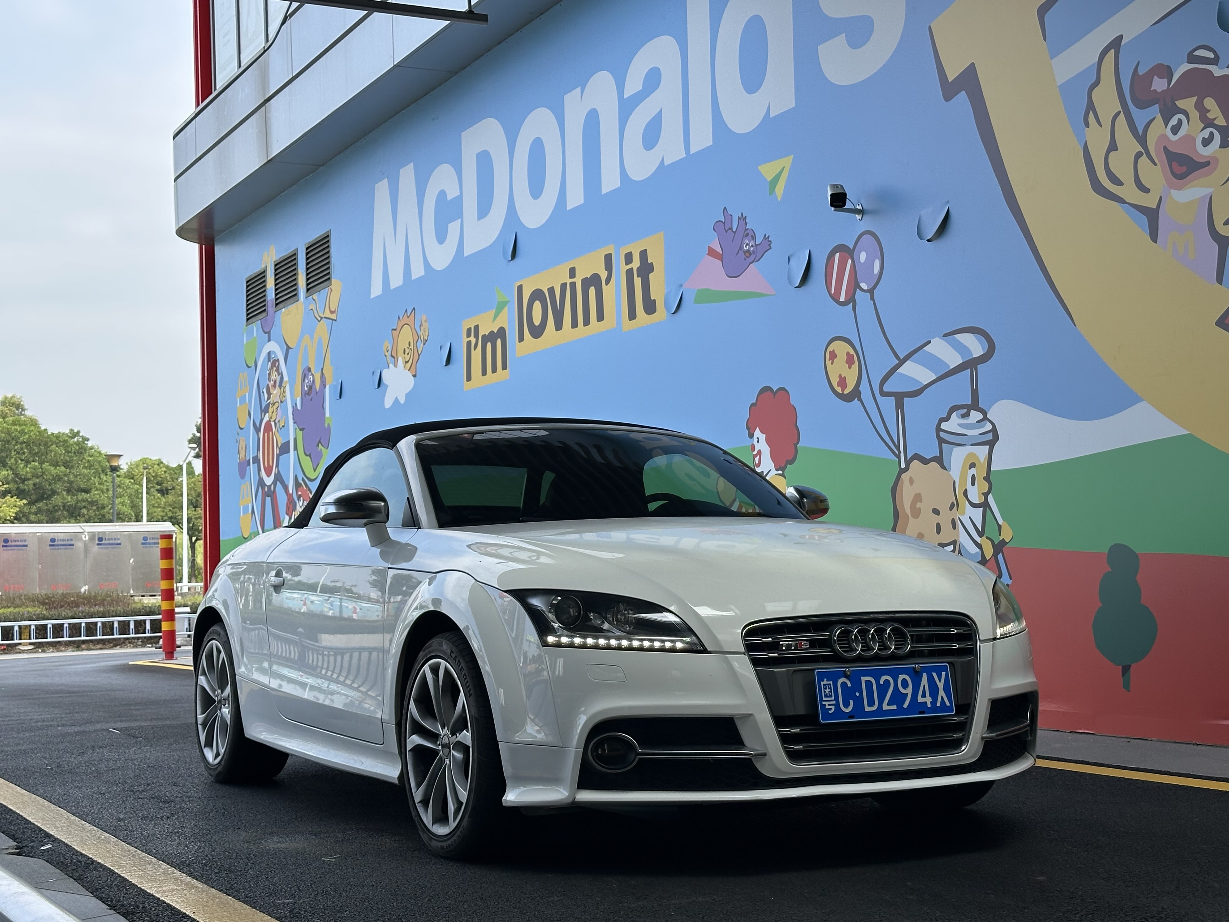 Audi TTS 2015 car image #13