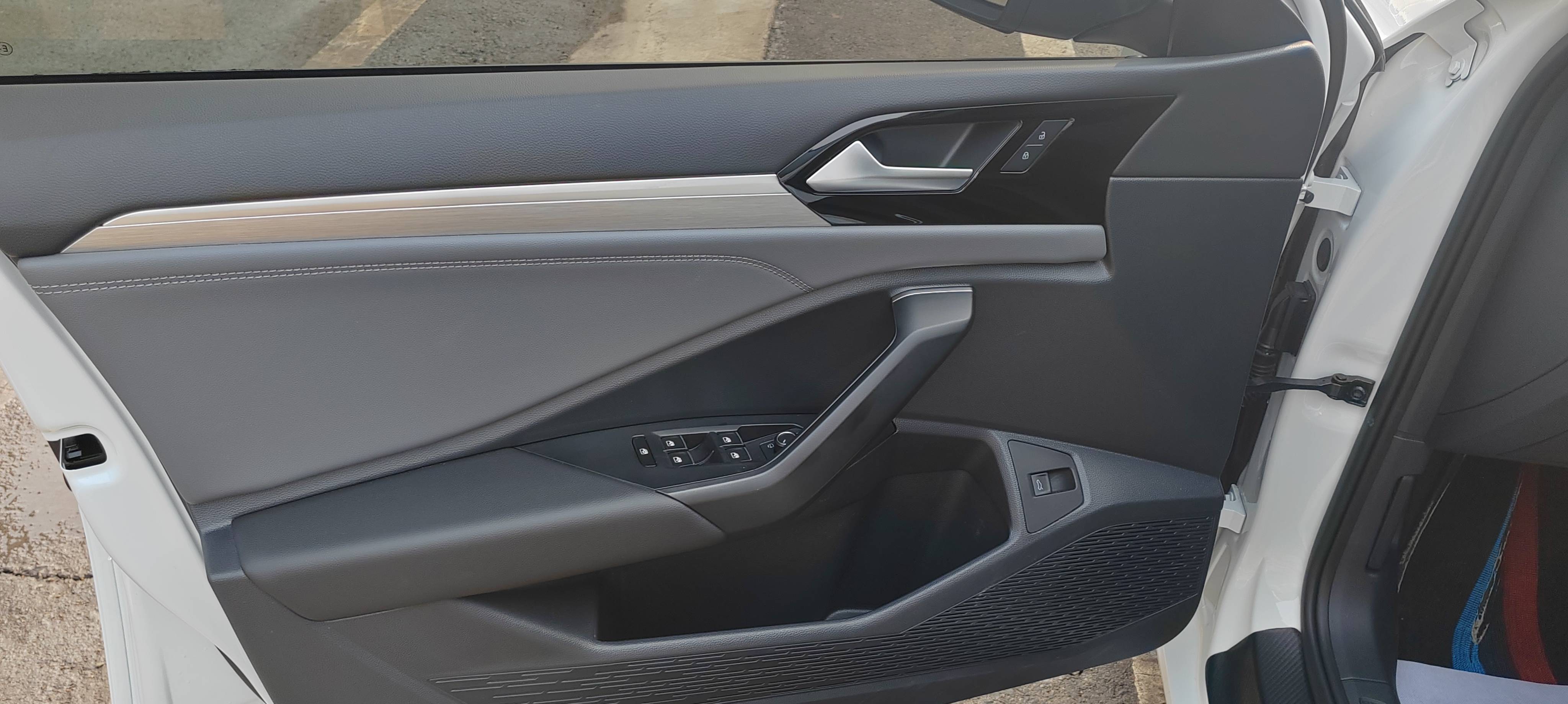 Volkswagen Sagitar 2021 car image #13