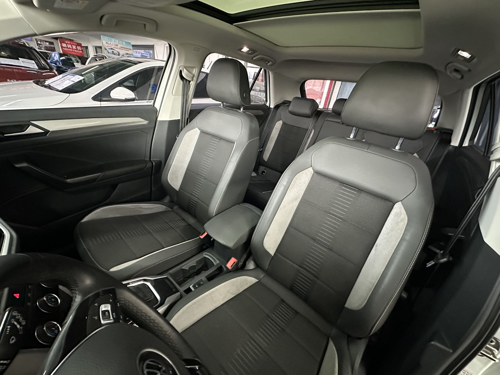 Volkswagen T-Roc 2022 car image #13