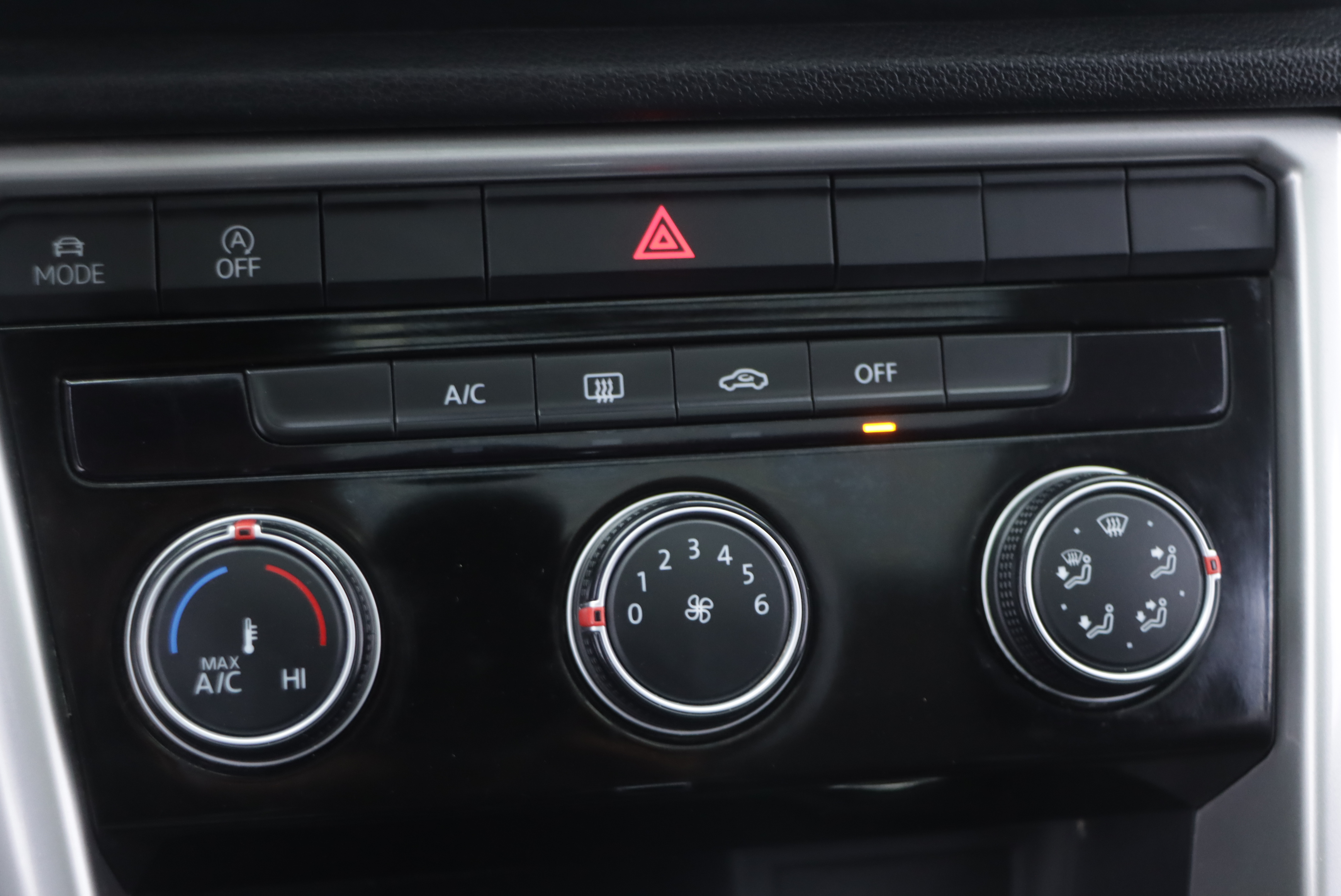 Volkswagen T-Roc 2021 car image #13