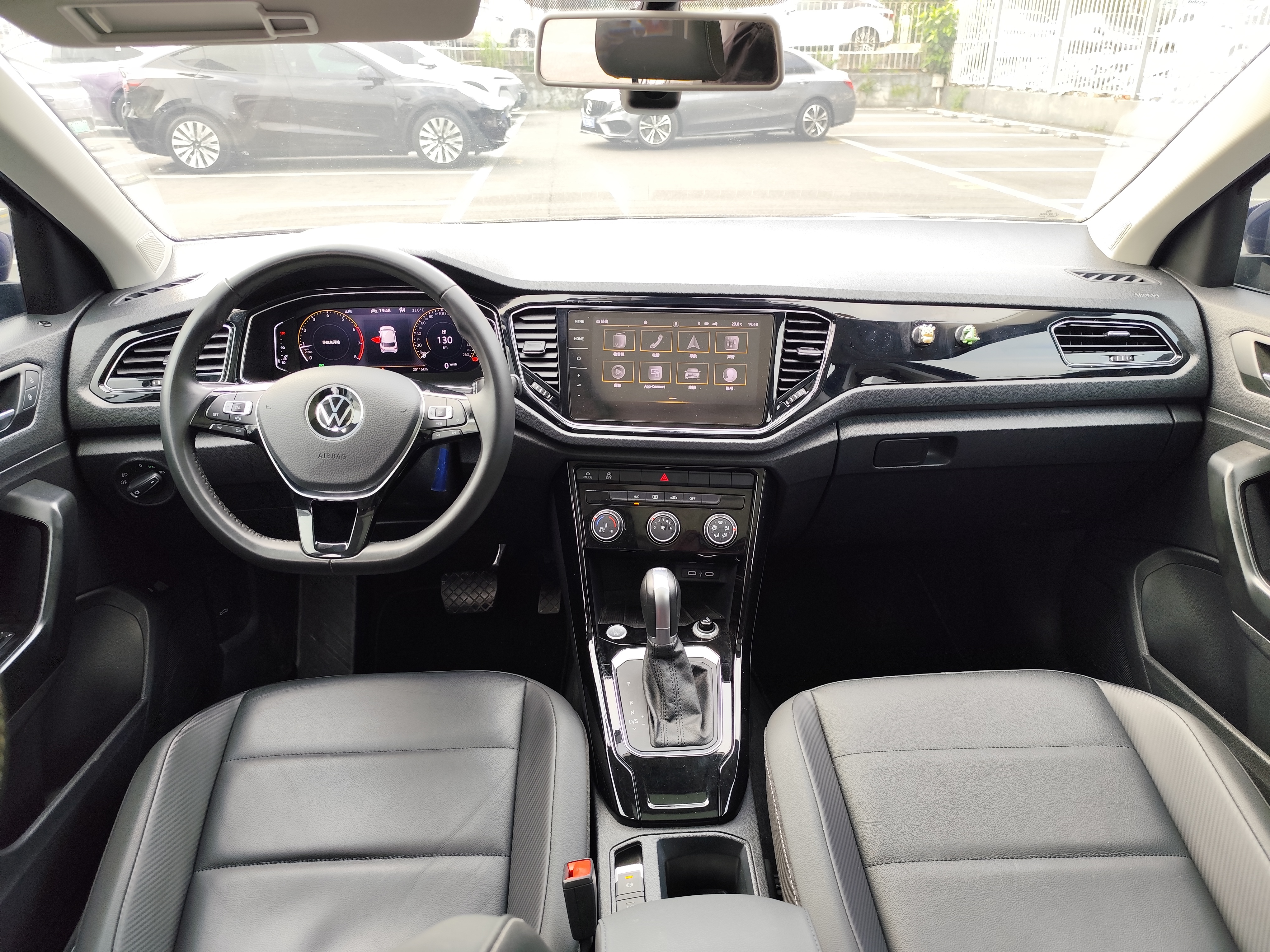 Volkswagen T-Roc 2021 car image #13