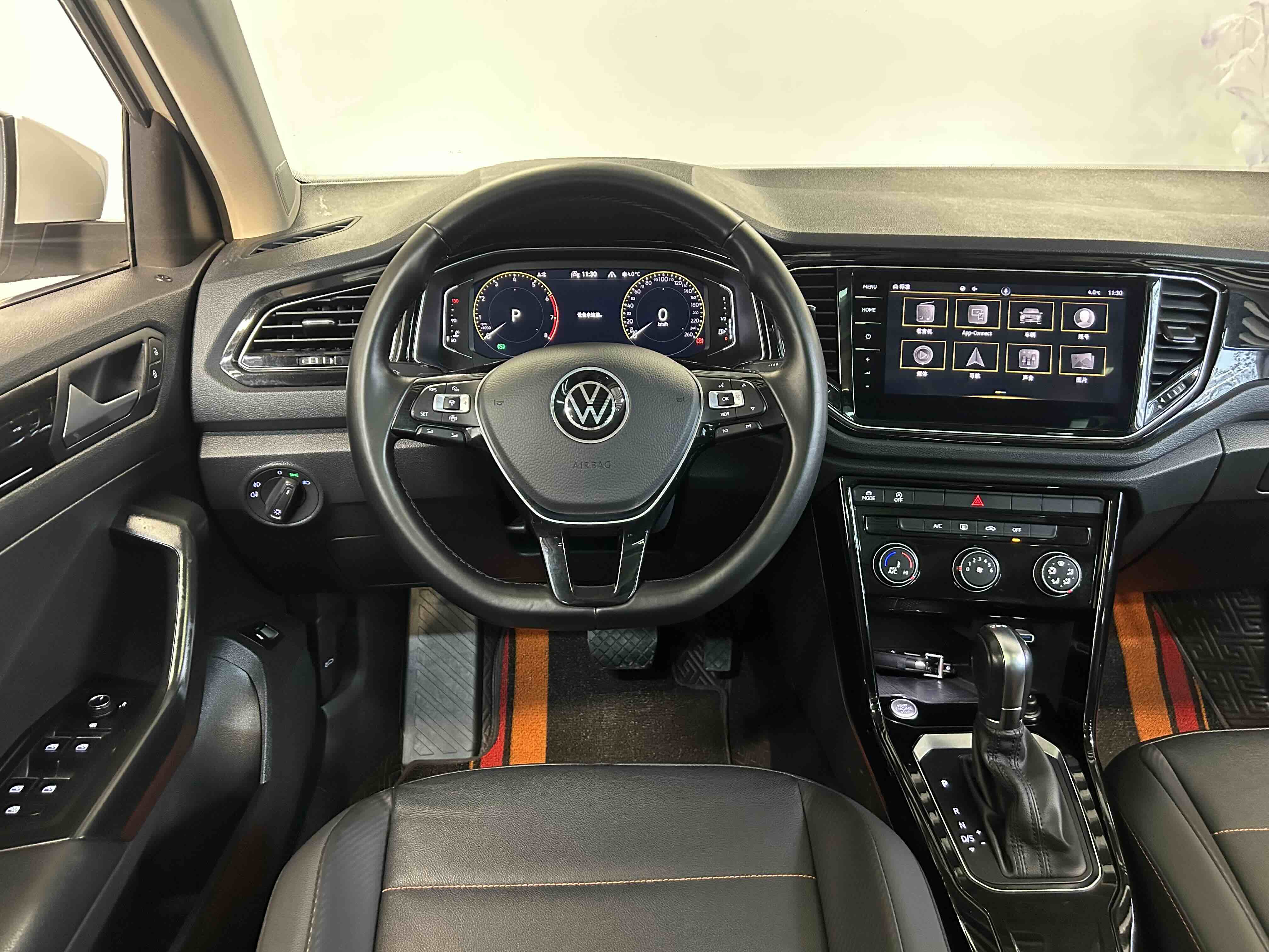 Volkswagen T-Roc 2022 #13 Volkswagen T-Roc 2022 car image #13