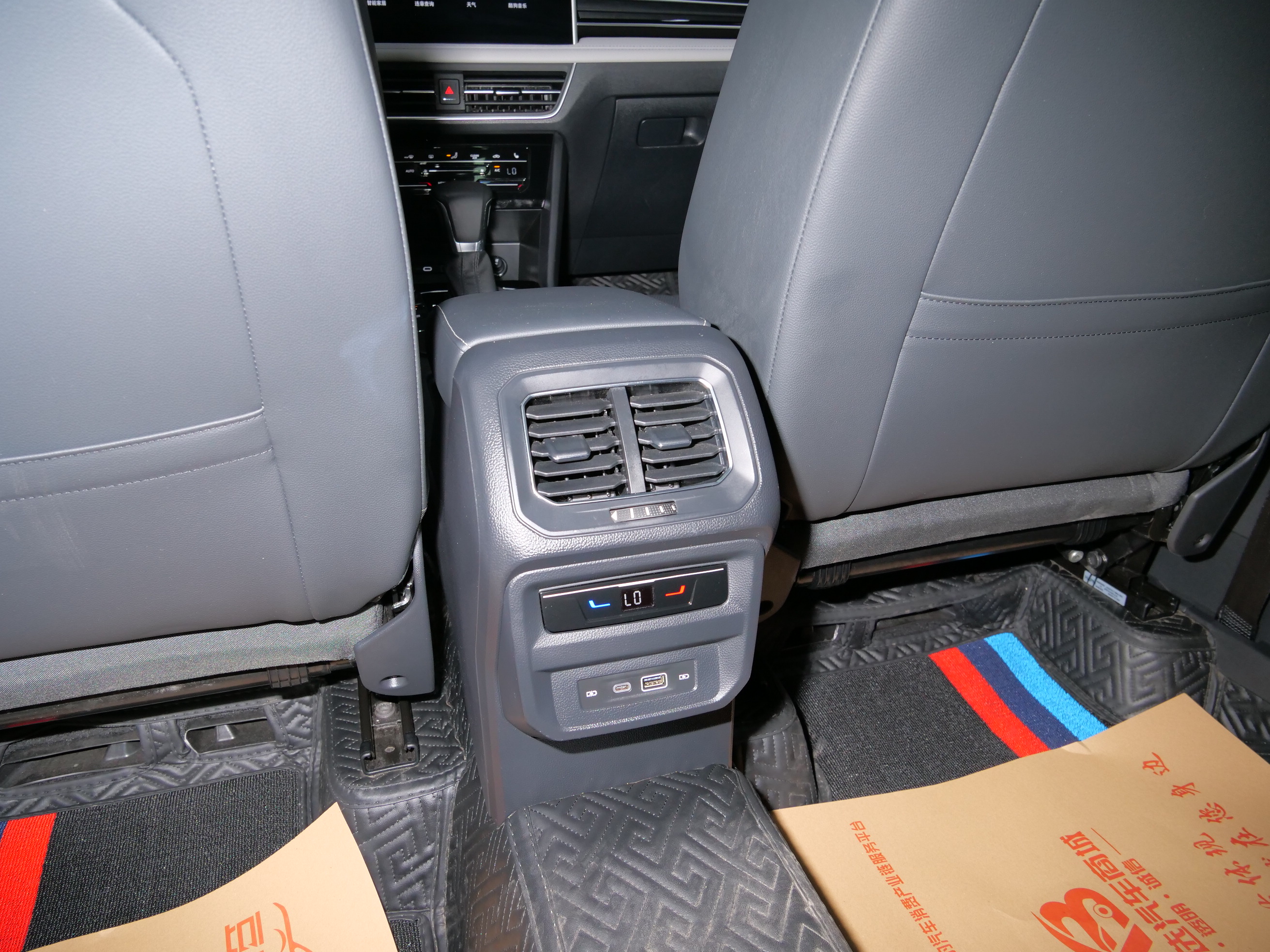 Volkswagen Tiguan L 2022 car image #13