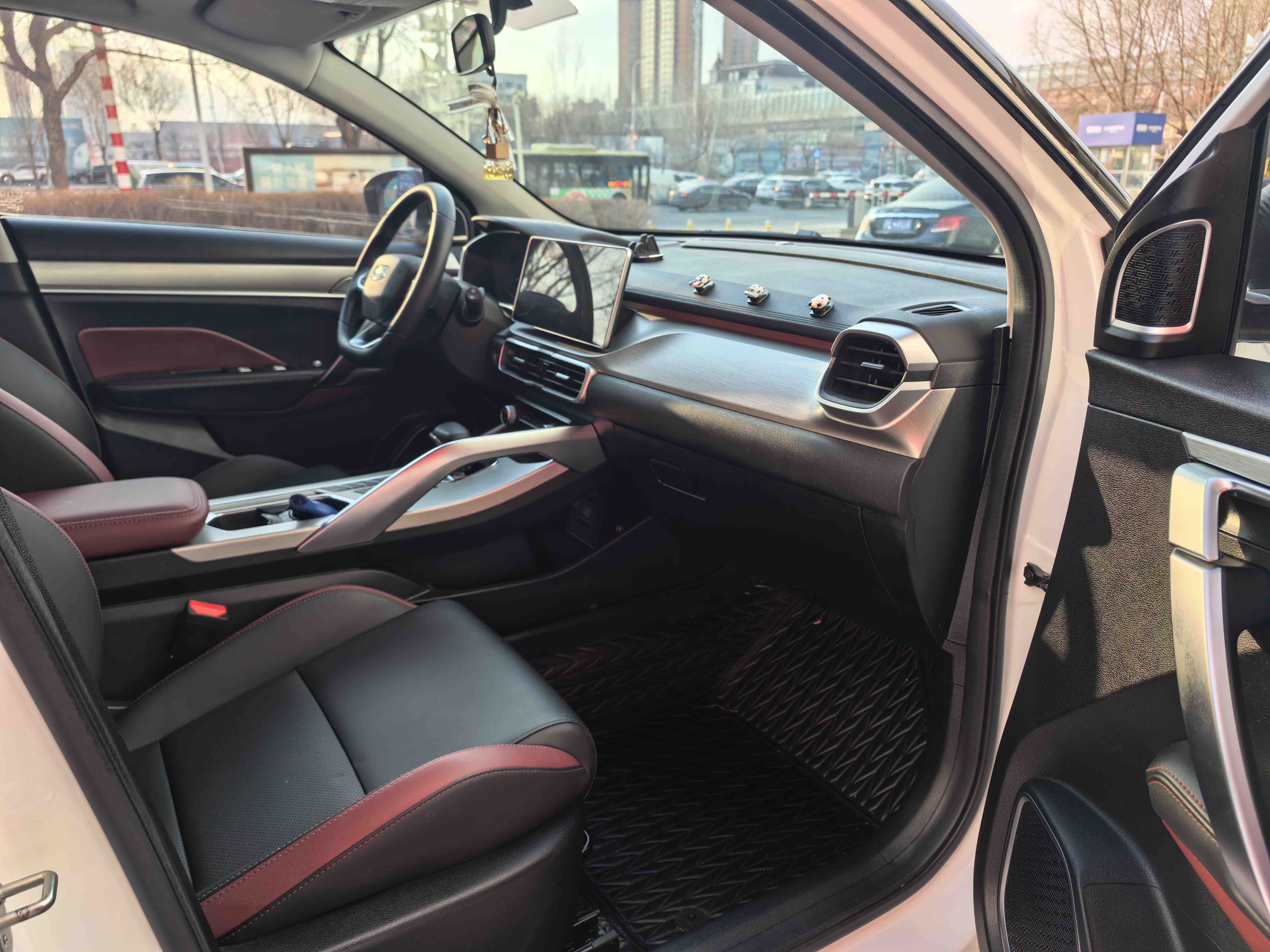 GEELY Coolray 2022 #13 GEELY Coolray 2022 car image #13