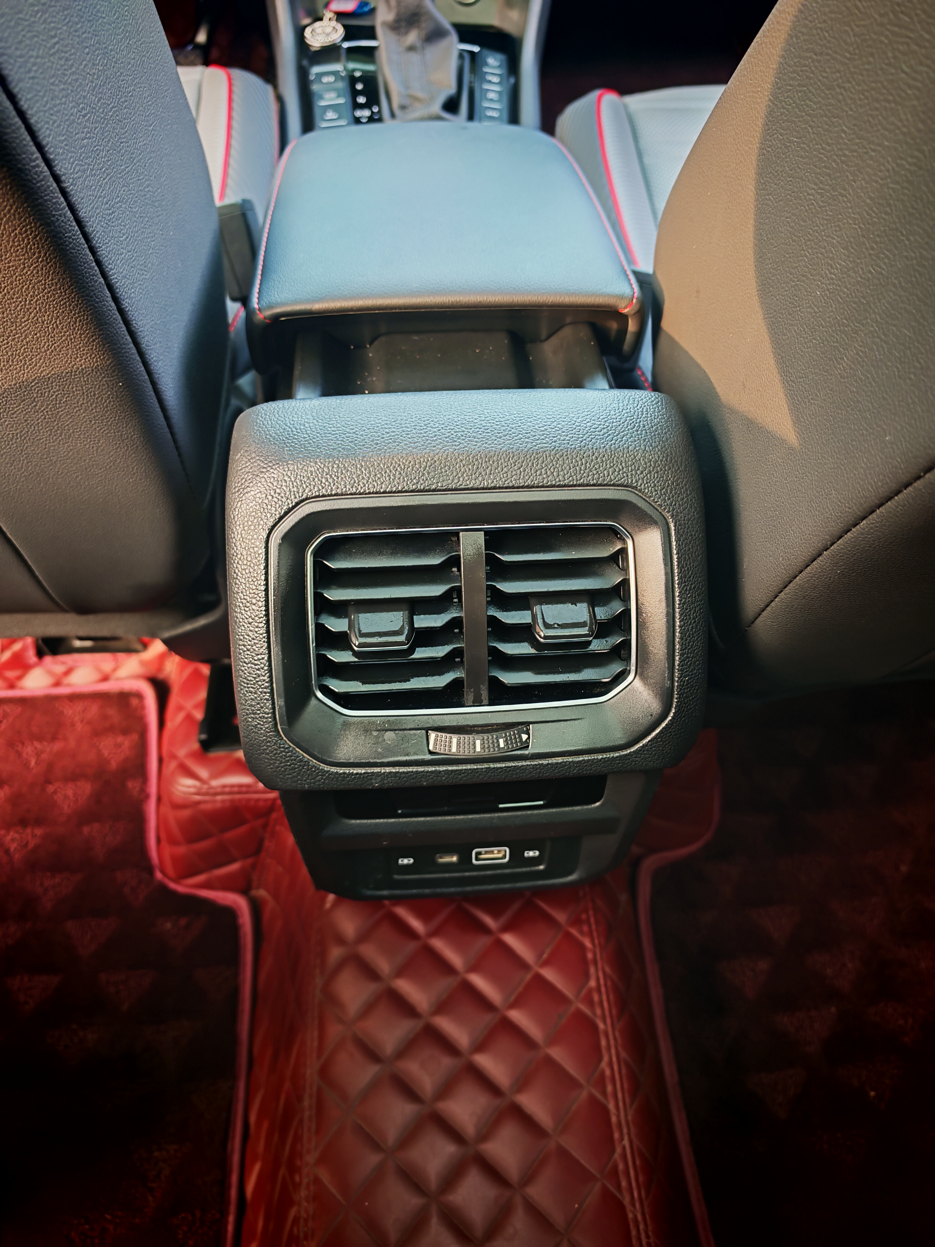 Volkswagen Tiguan L New Energy 2022 صورة سيارة #13