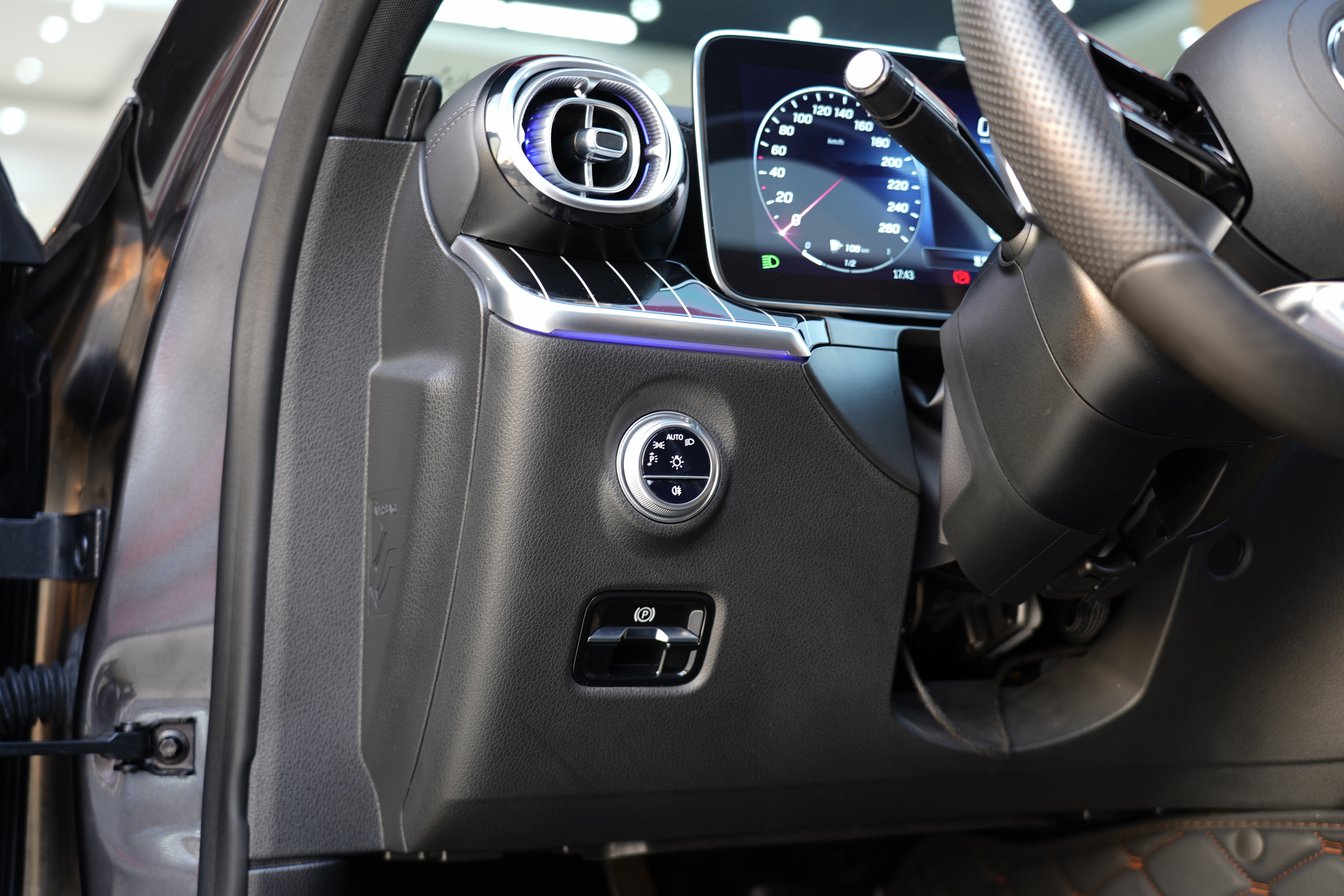 Mercedes-Benz C Class 2022 car image #13