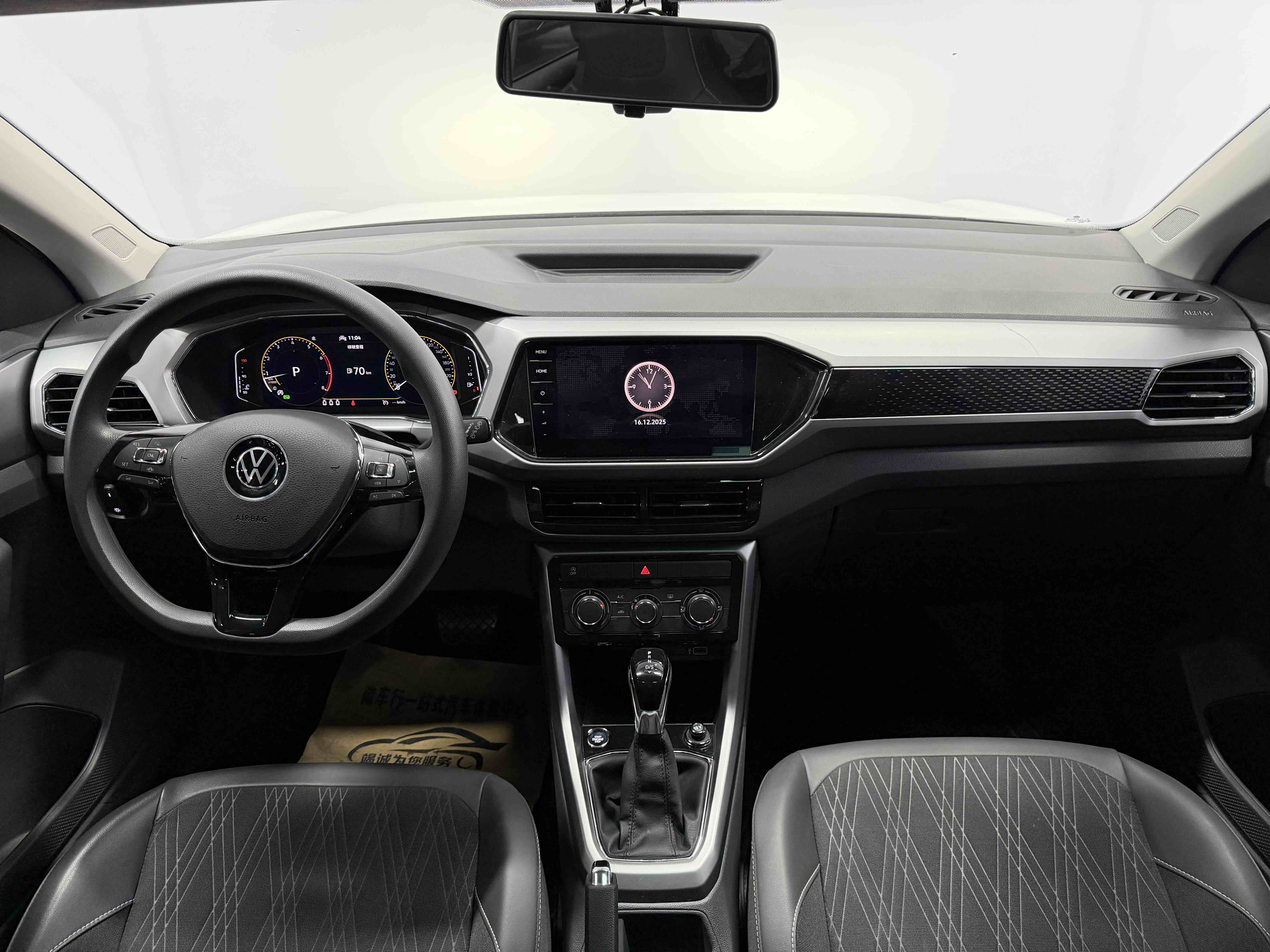 Volkswagen T-Cross 2022 car image #13