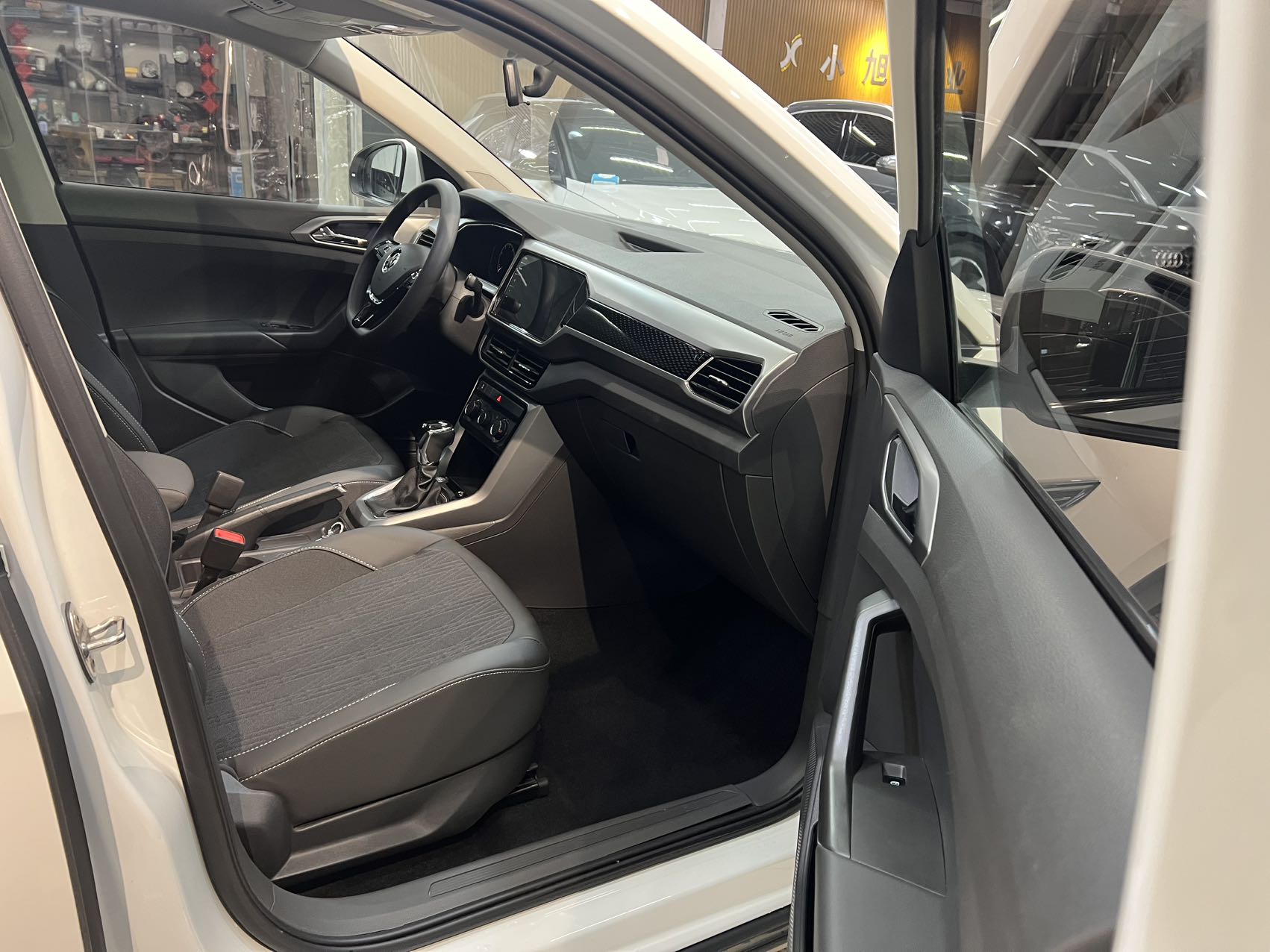 Volkswagen T-Cross 2022 car image #13