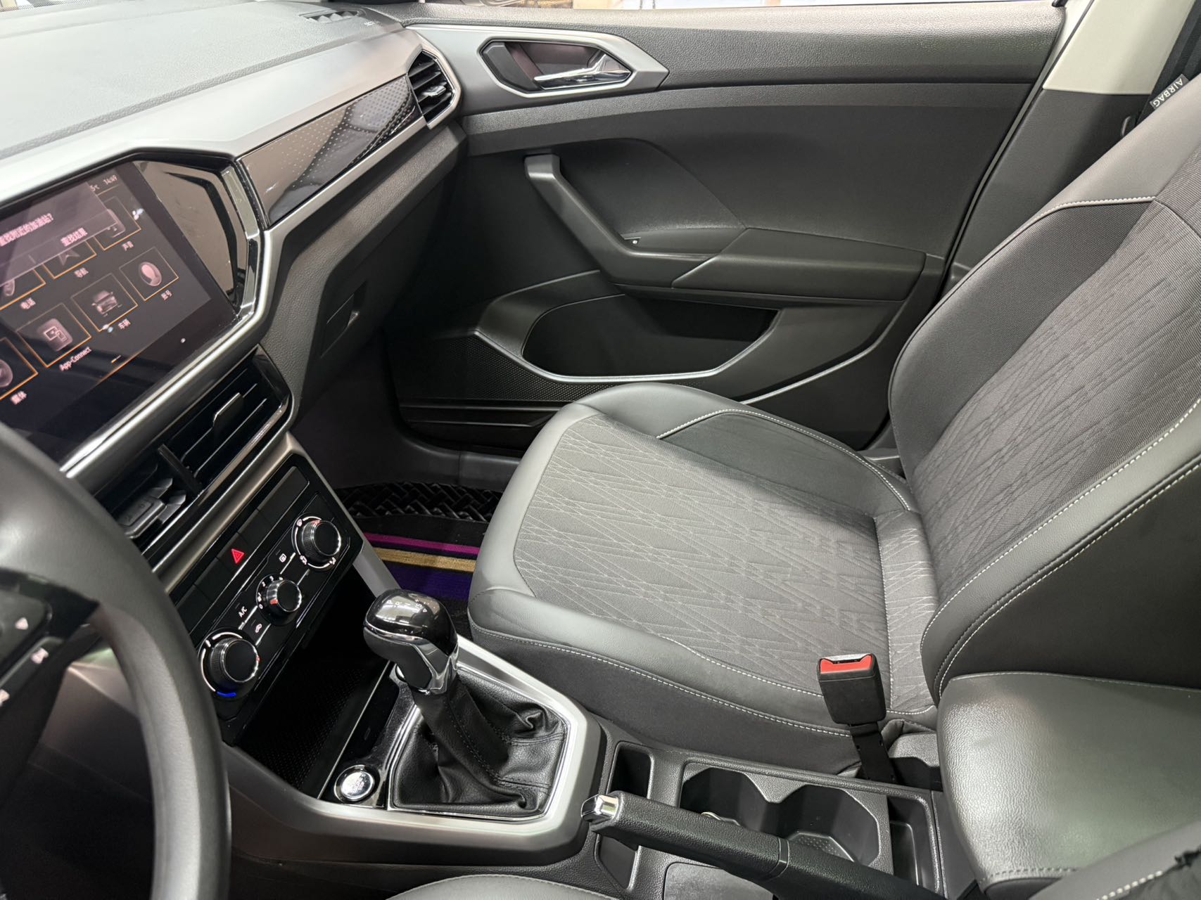 Volkswagen T-Cross 2022 car image #13