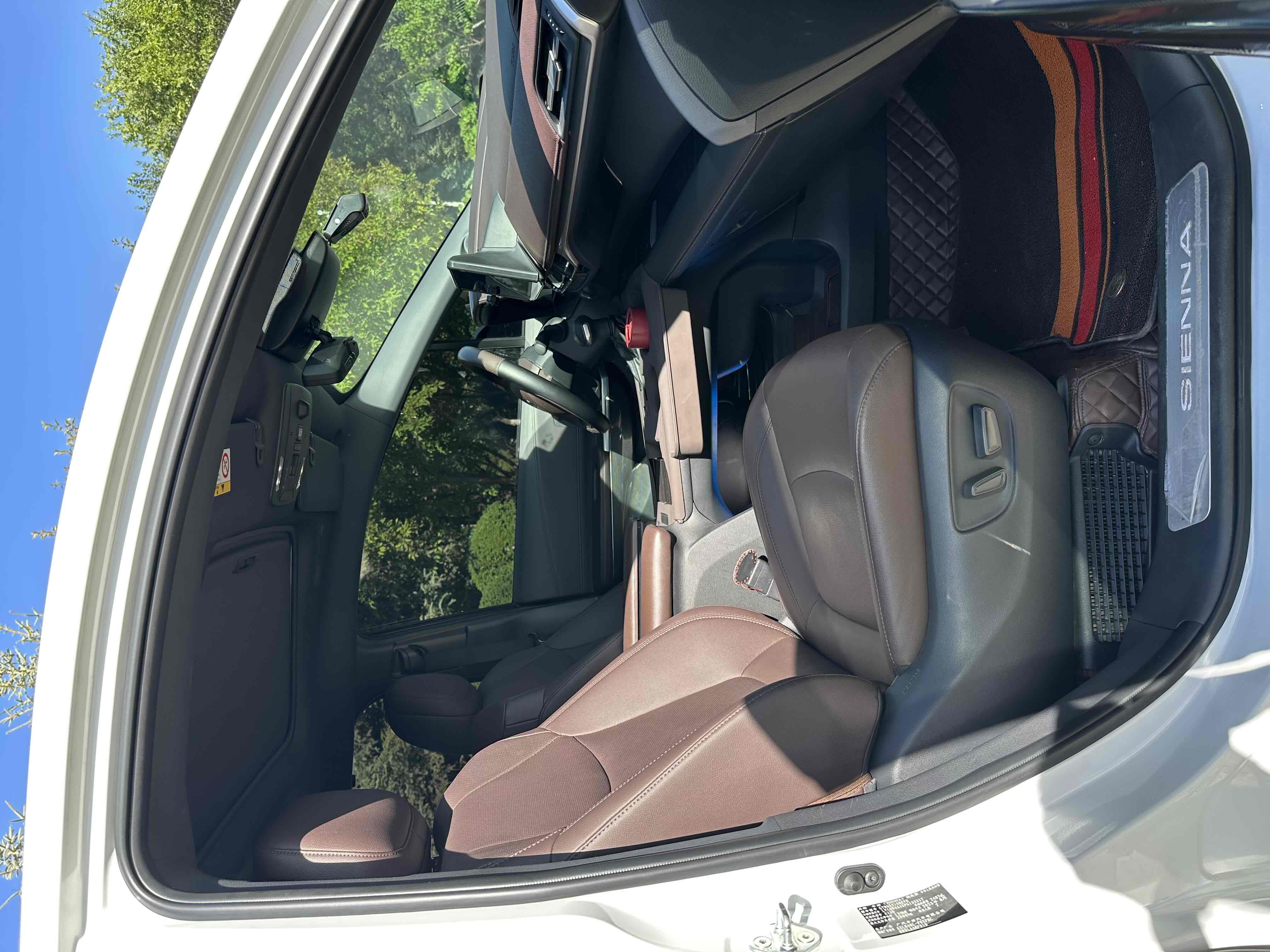 Toyota Sienna 2023 #13 Toyota Sienna 2023 car image #13