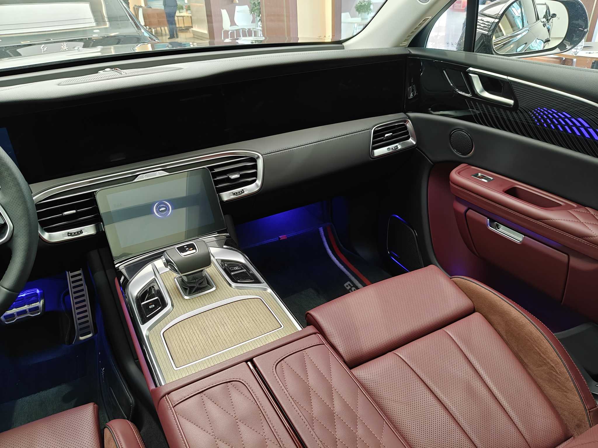 HongQi E-HS9 2026 car image #13