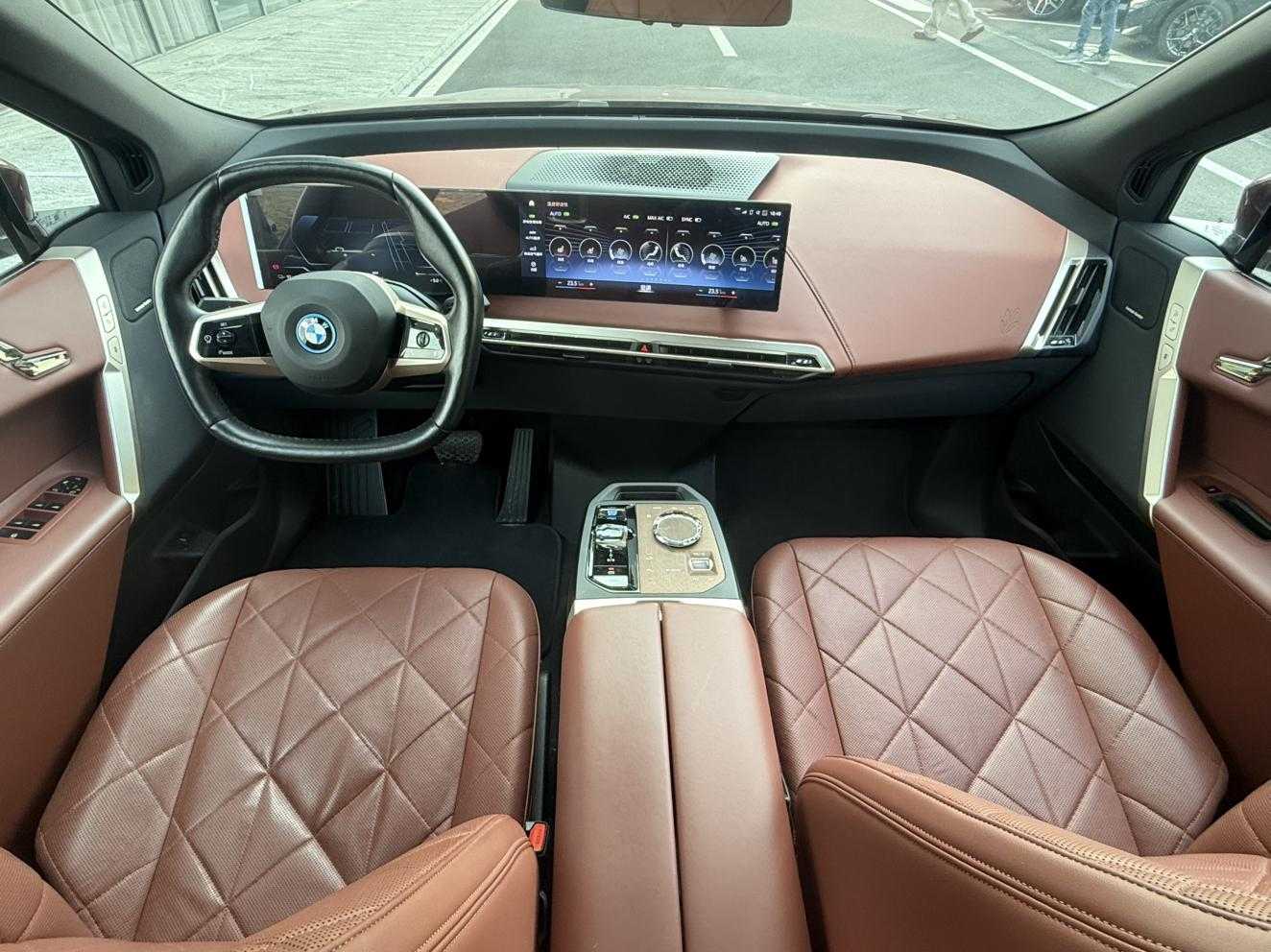 BMW iX 2023 car image #13