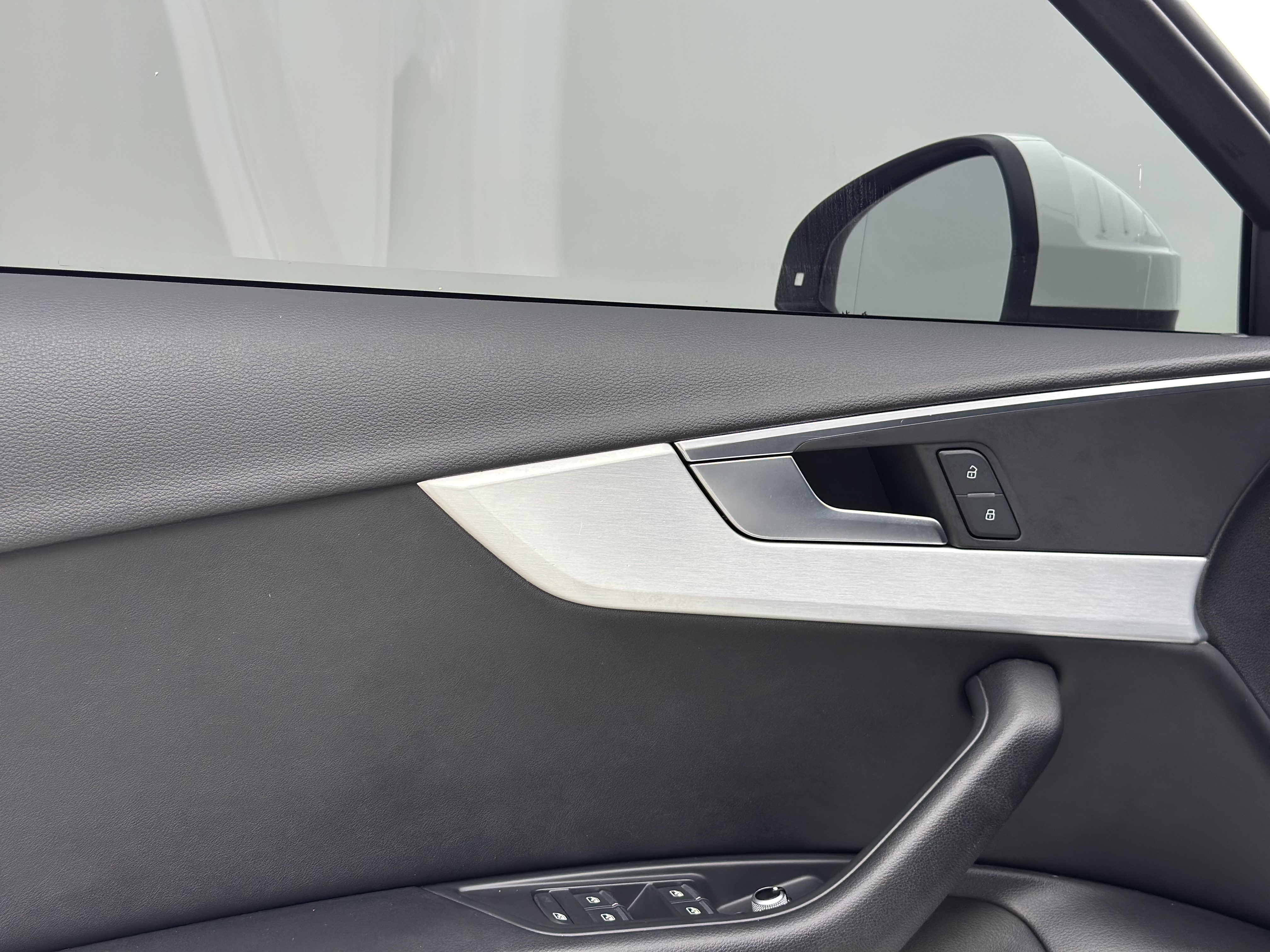 Audi A4L 2022 car image #13