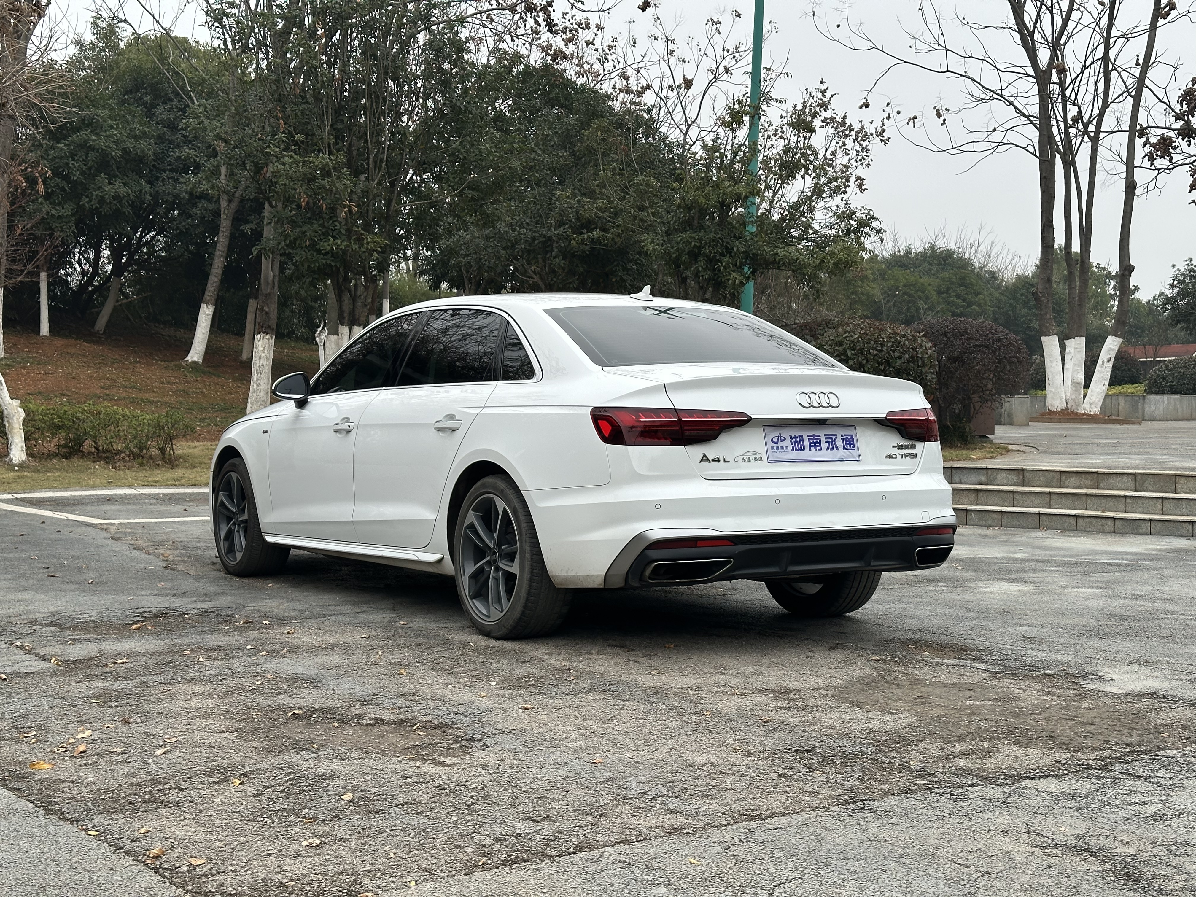 Audi A4L 2022 car image #13