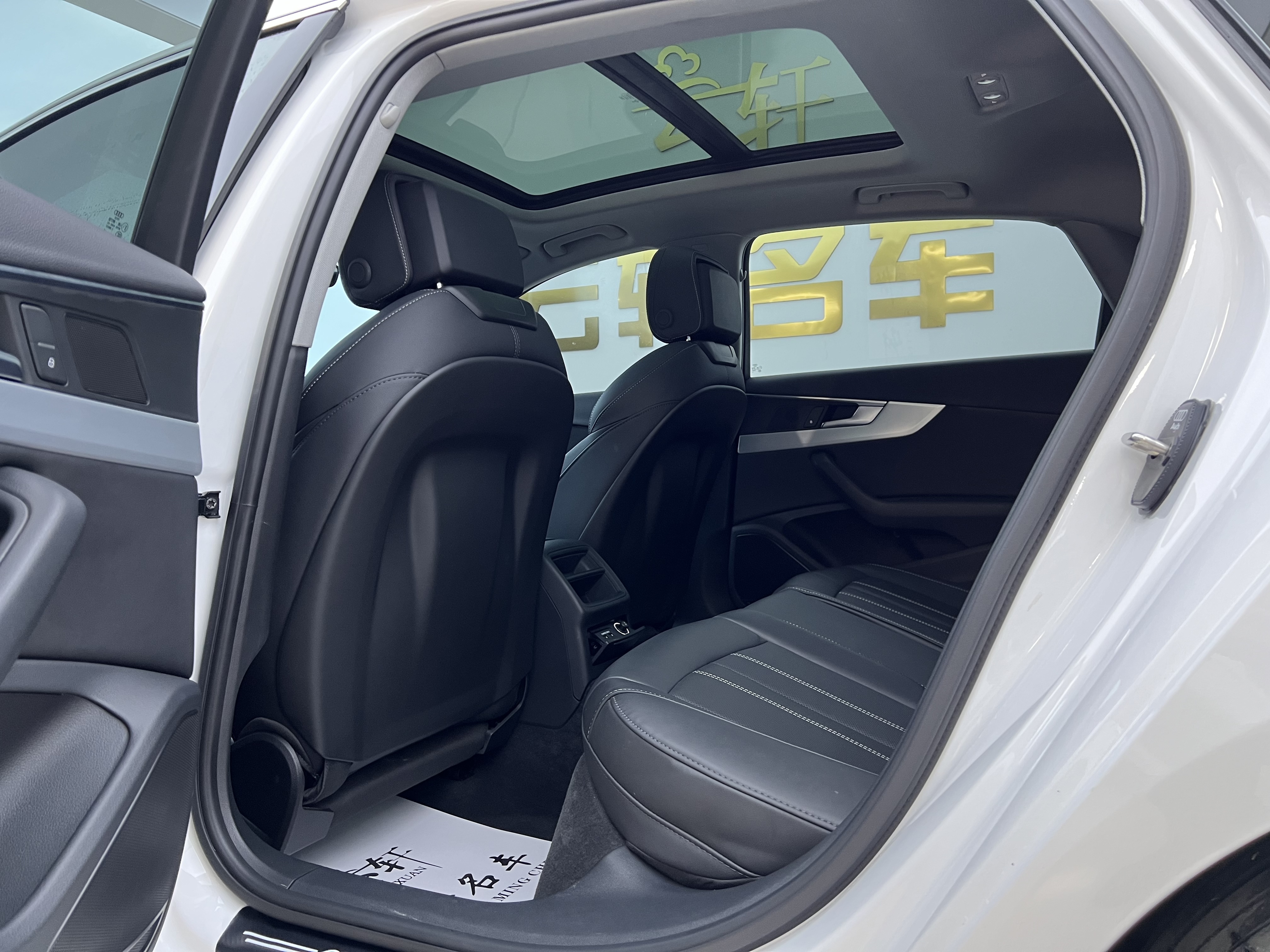 Audi A4L 2022 car image #13