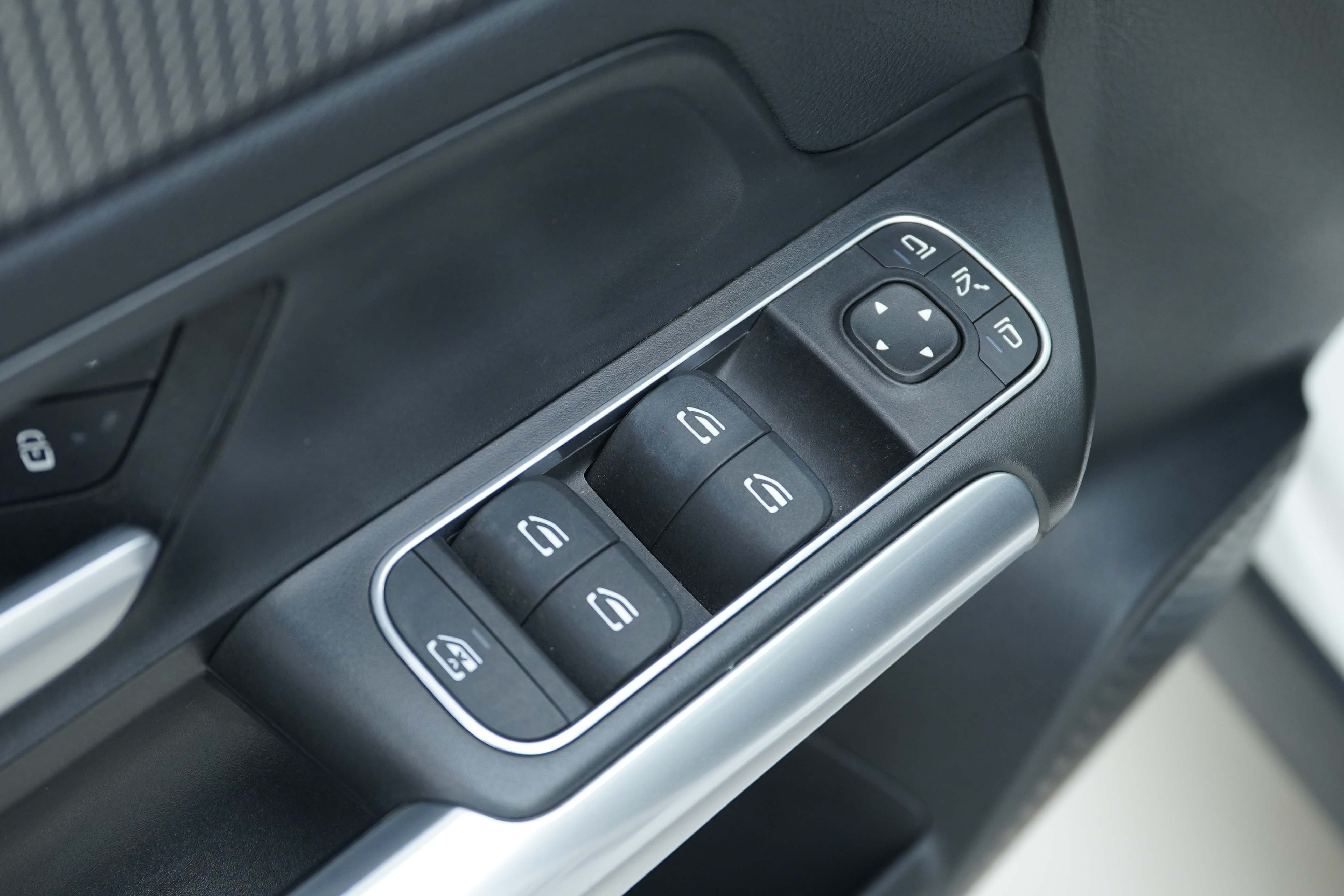 Mercedes-Benz GLA Class 2022 car image #13