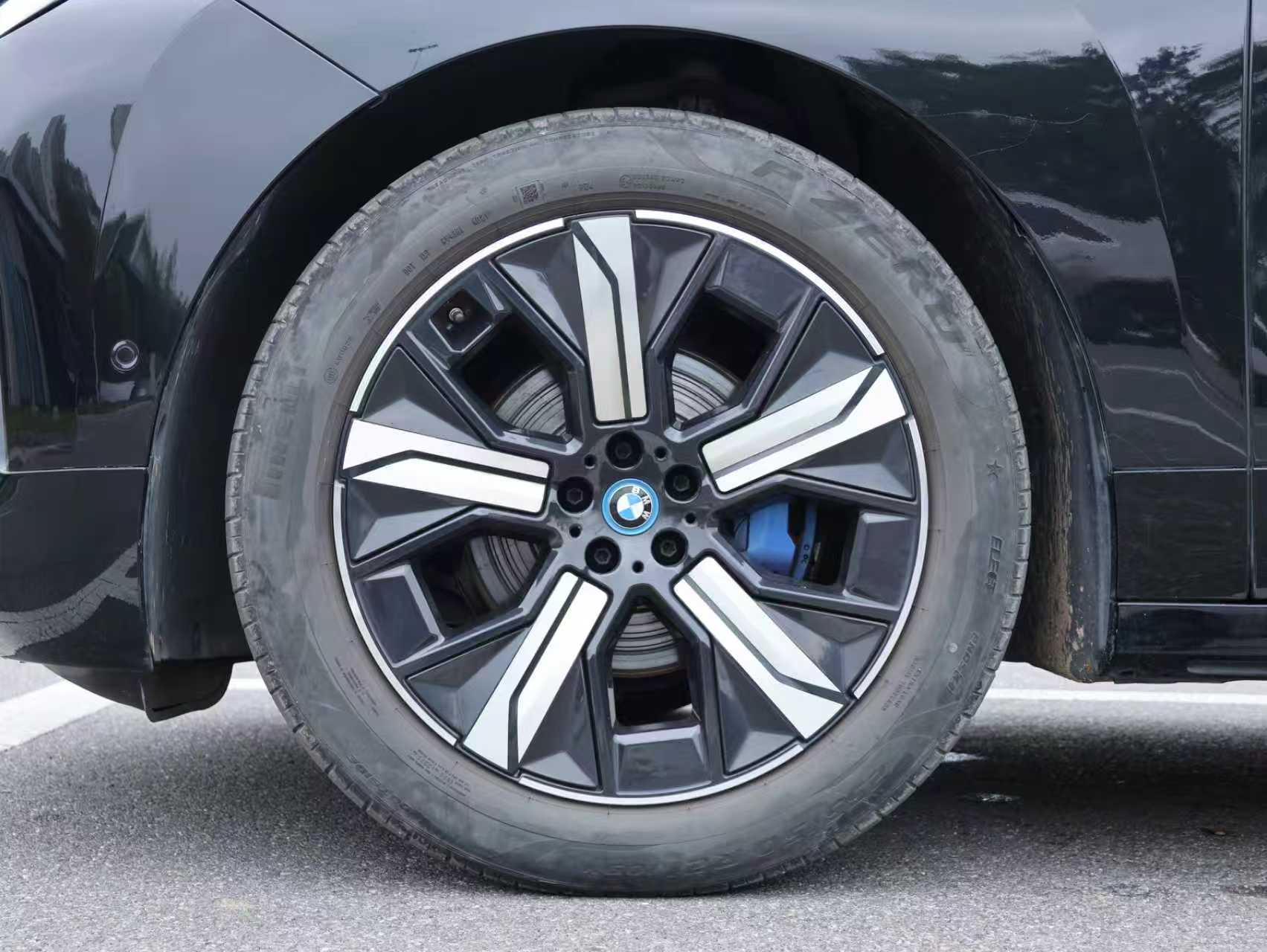 BMW iX 2023 immagine di auto #13