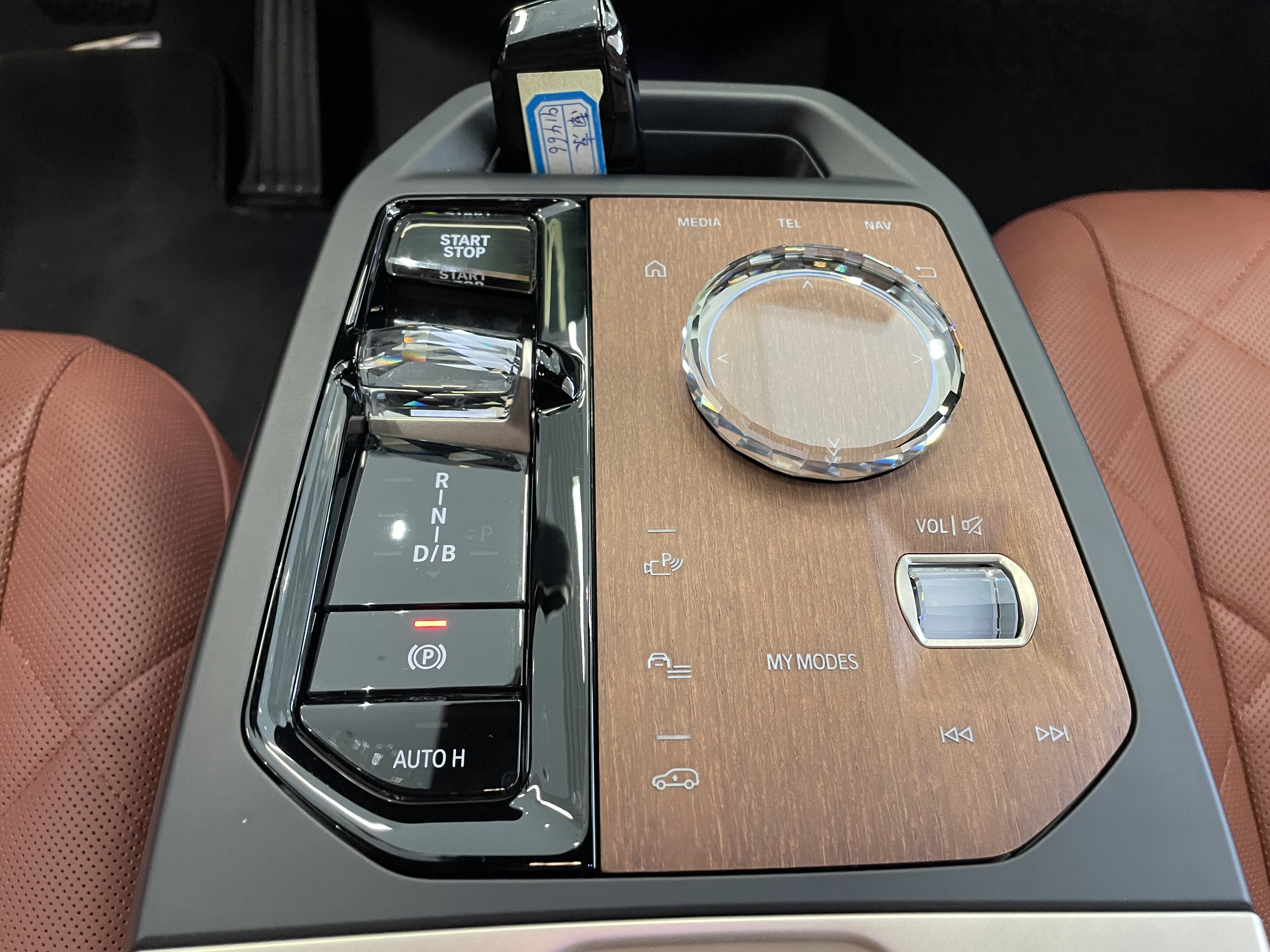 BMW iX M60 2023 car image #13