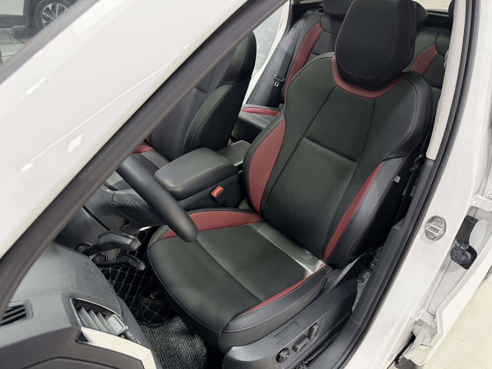 Skoda Karoq 2022 изображение автомобиля #13