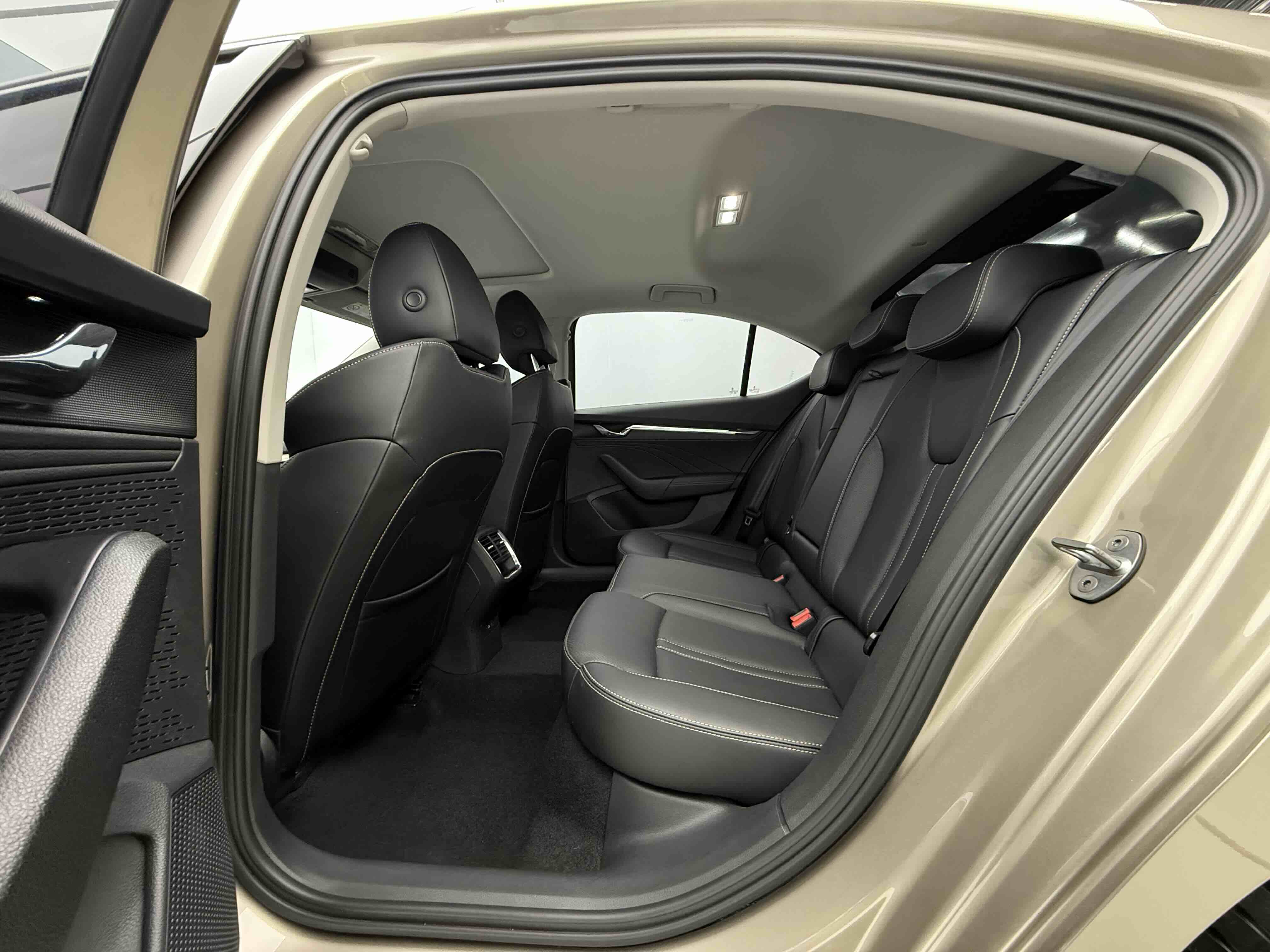 Skoda Octavia 2022 #13 Skoda Octavia 2022 car image #13