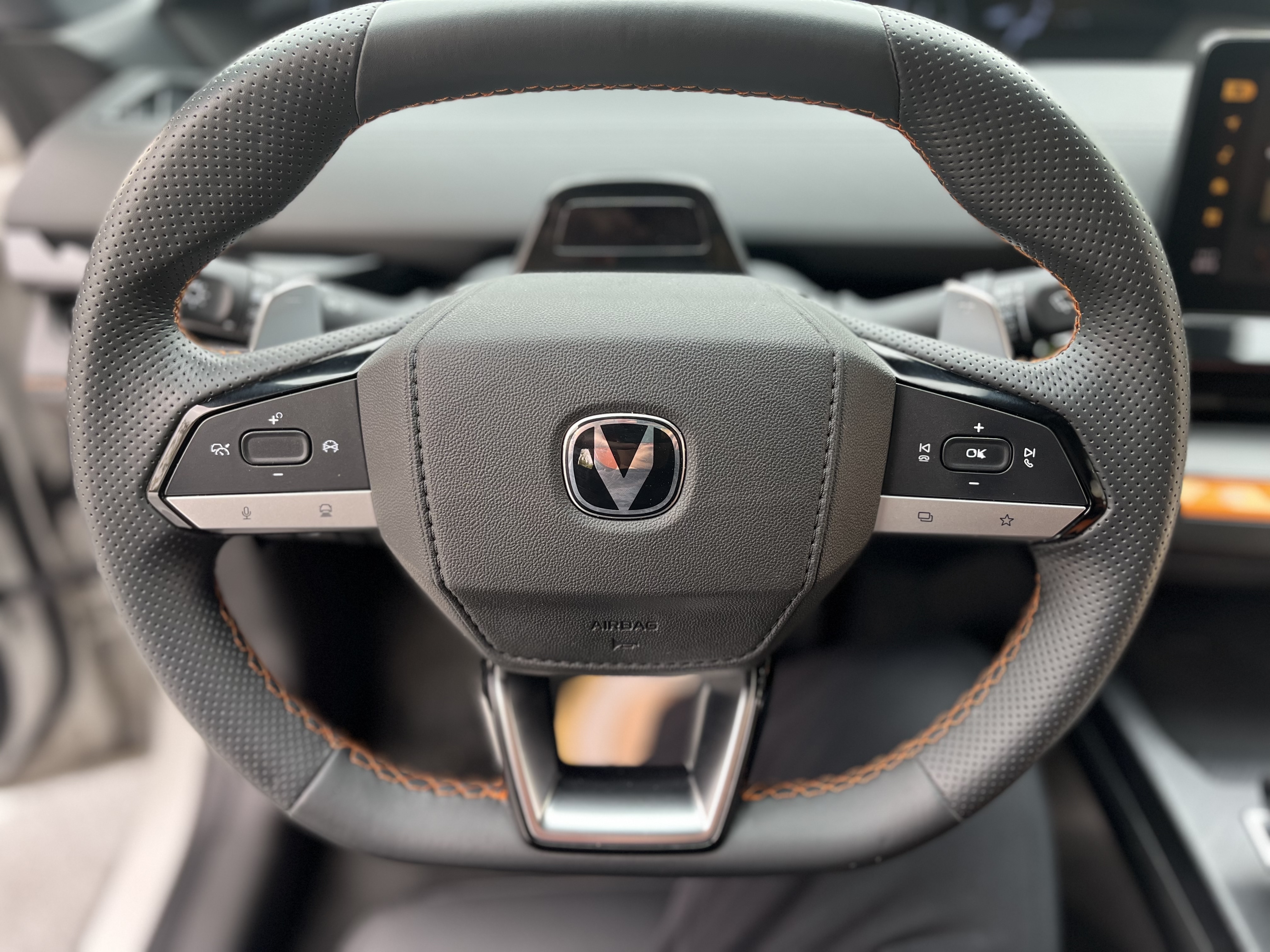 Changan UNI-V 2023 صورة سيارة #13