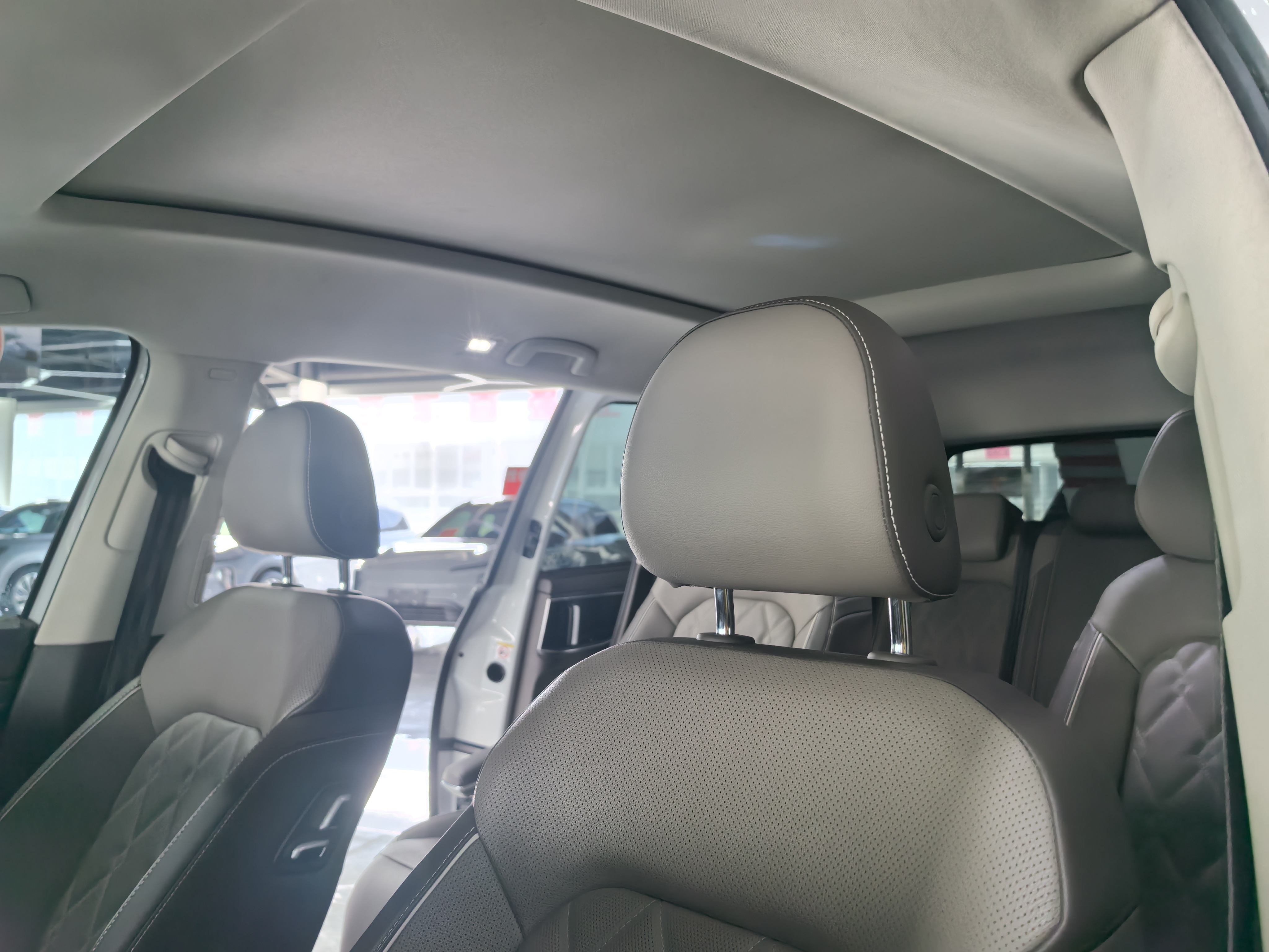 Volkswagen Viloran 2022 immagine di auto #13