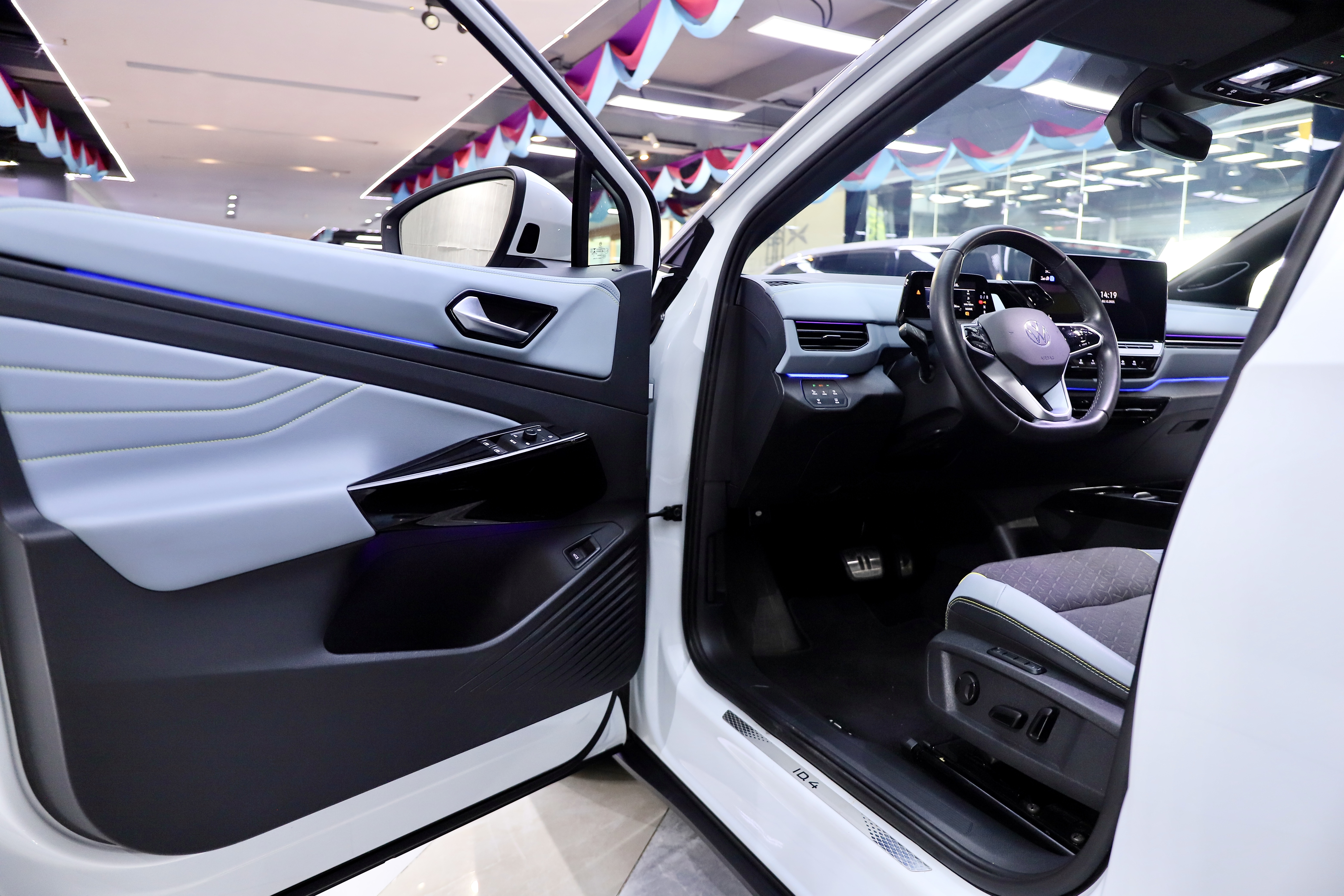 Volkswagen ID.4 X 2022 immagine di auto #13