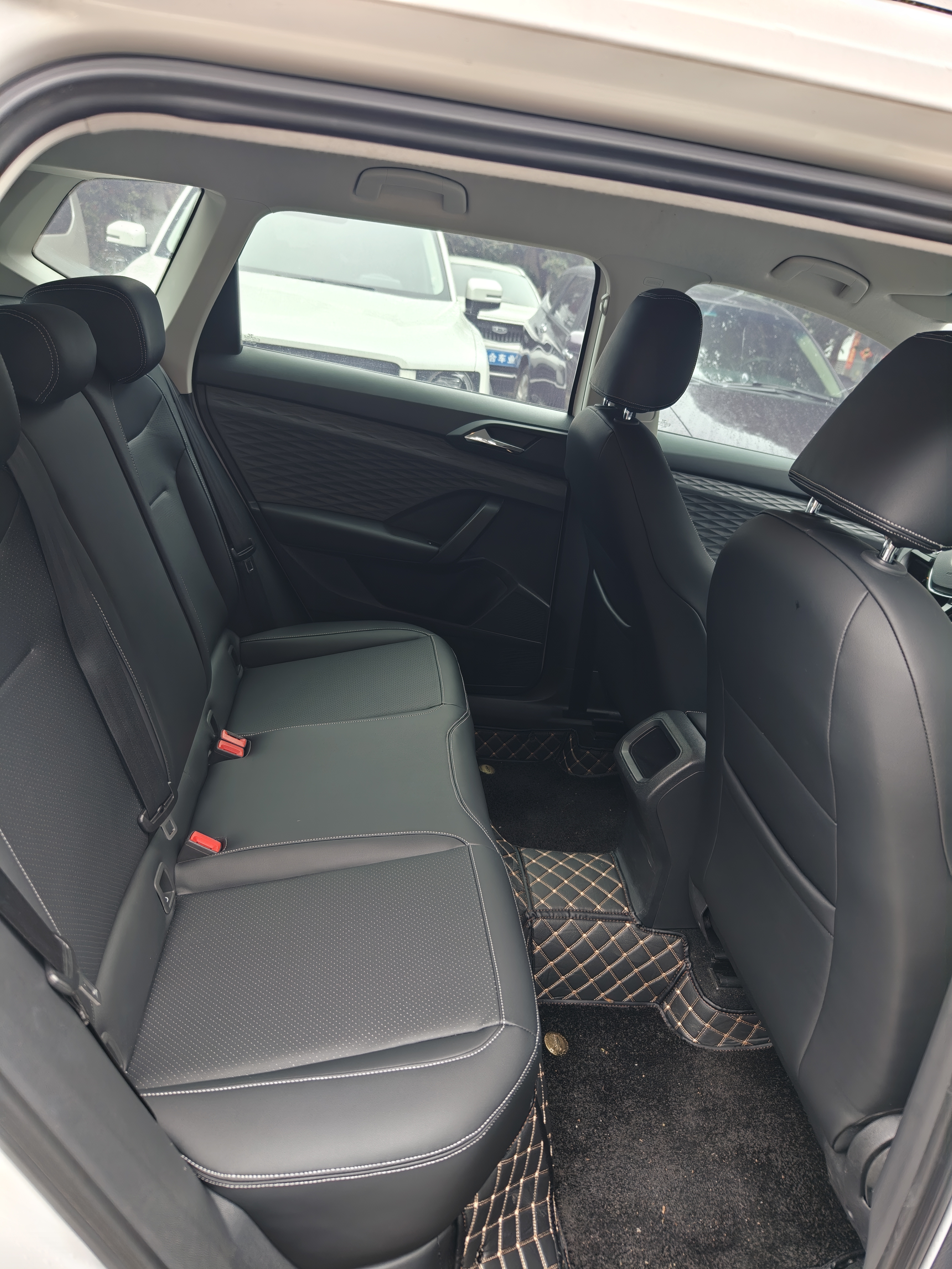 Volkswagen Tharu 2023 car image #13