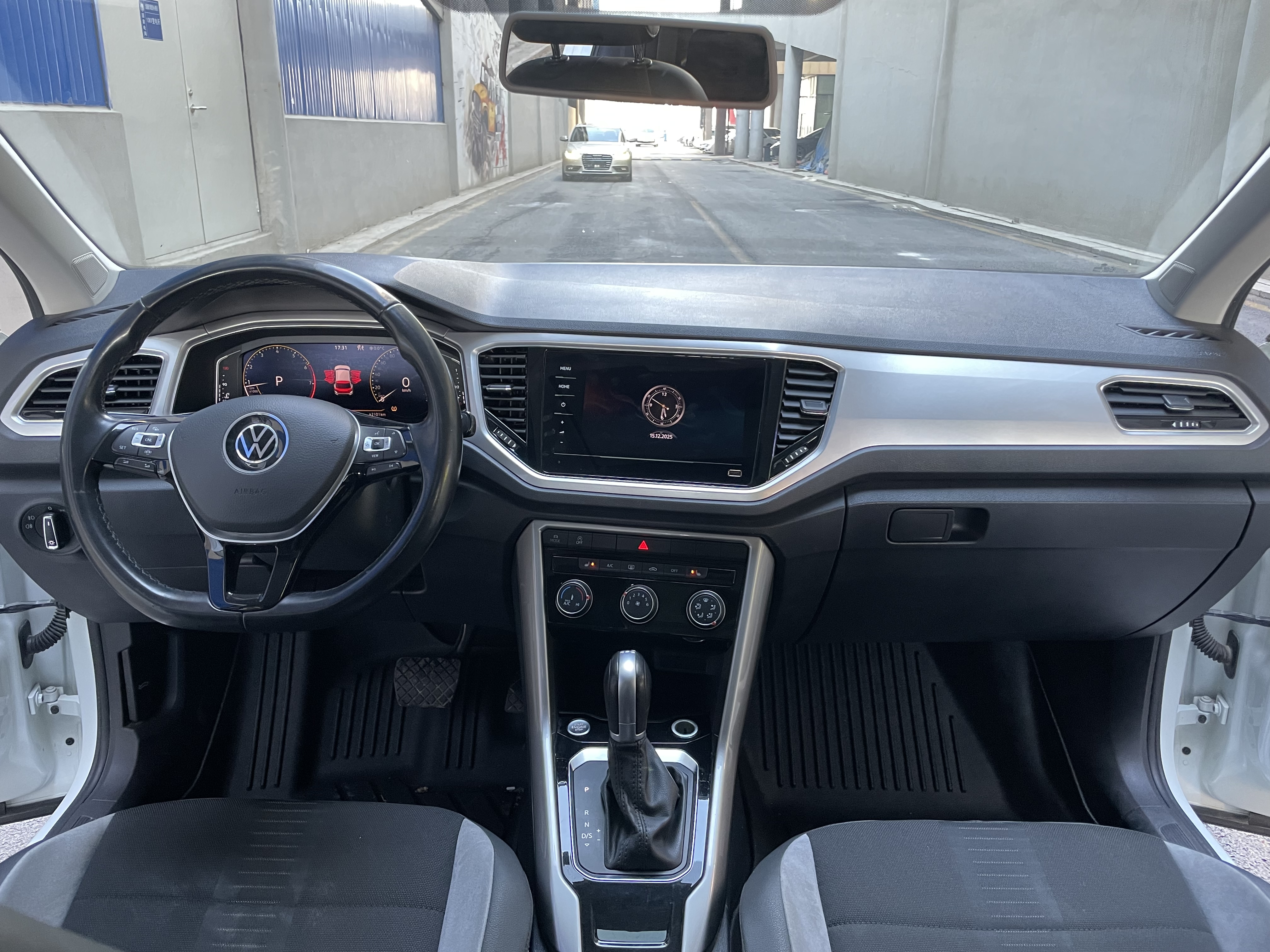 Volkswagen T-Roc 2022 car image #13