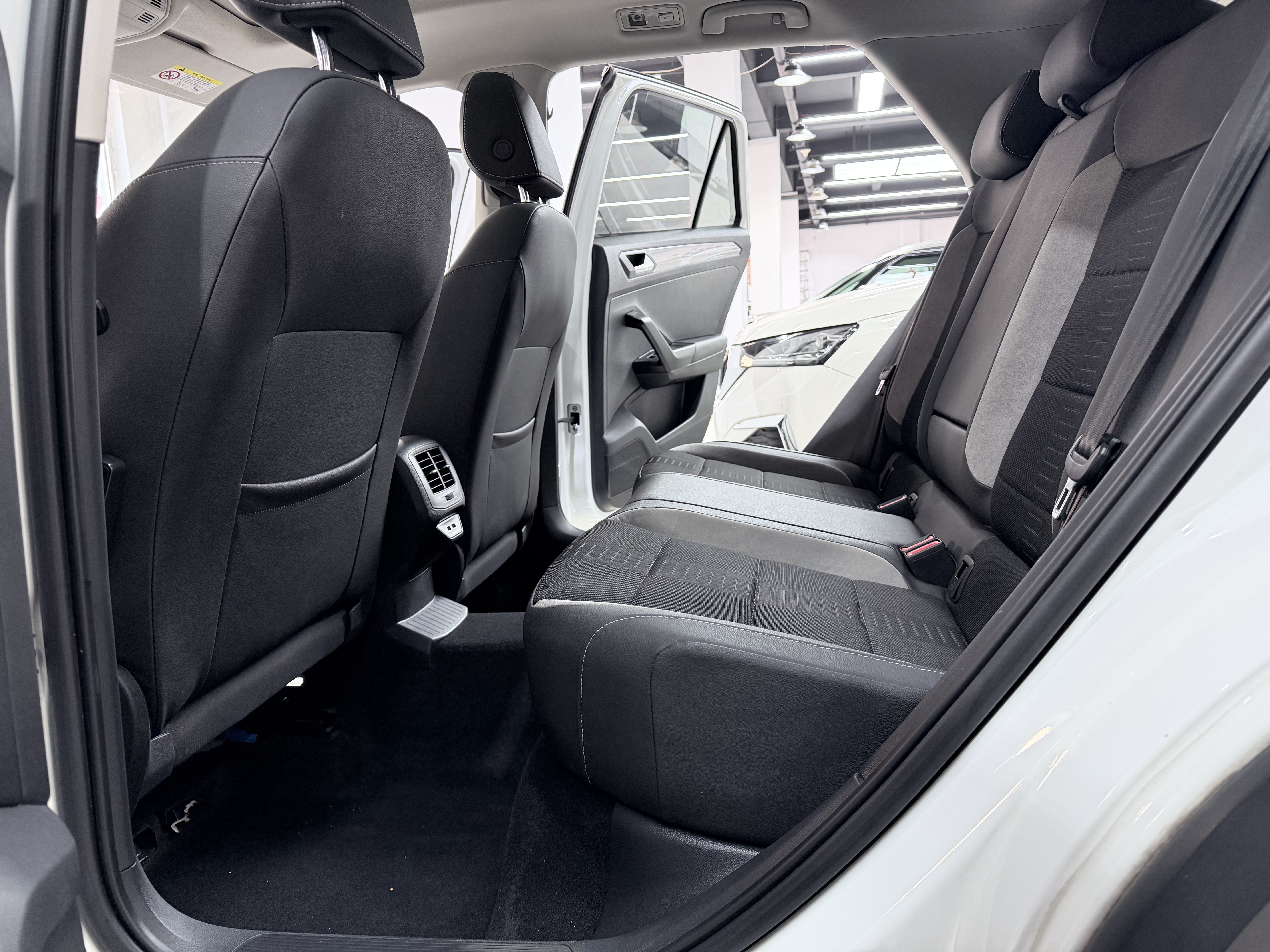 Volkswagen T-Roc 2022 immagine di auto #13