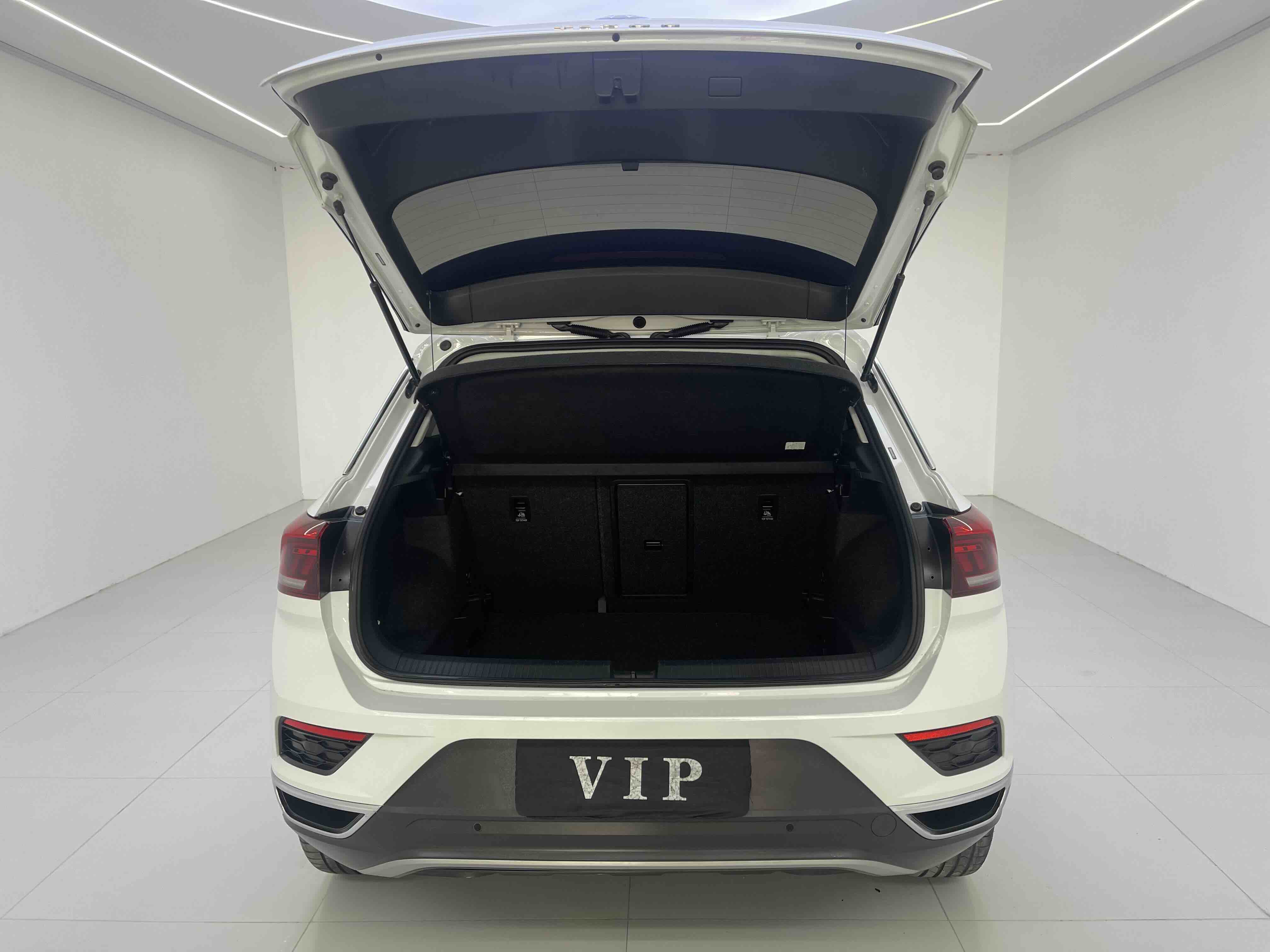 Volkswagen T-Roc 2023 car image #13