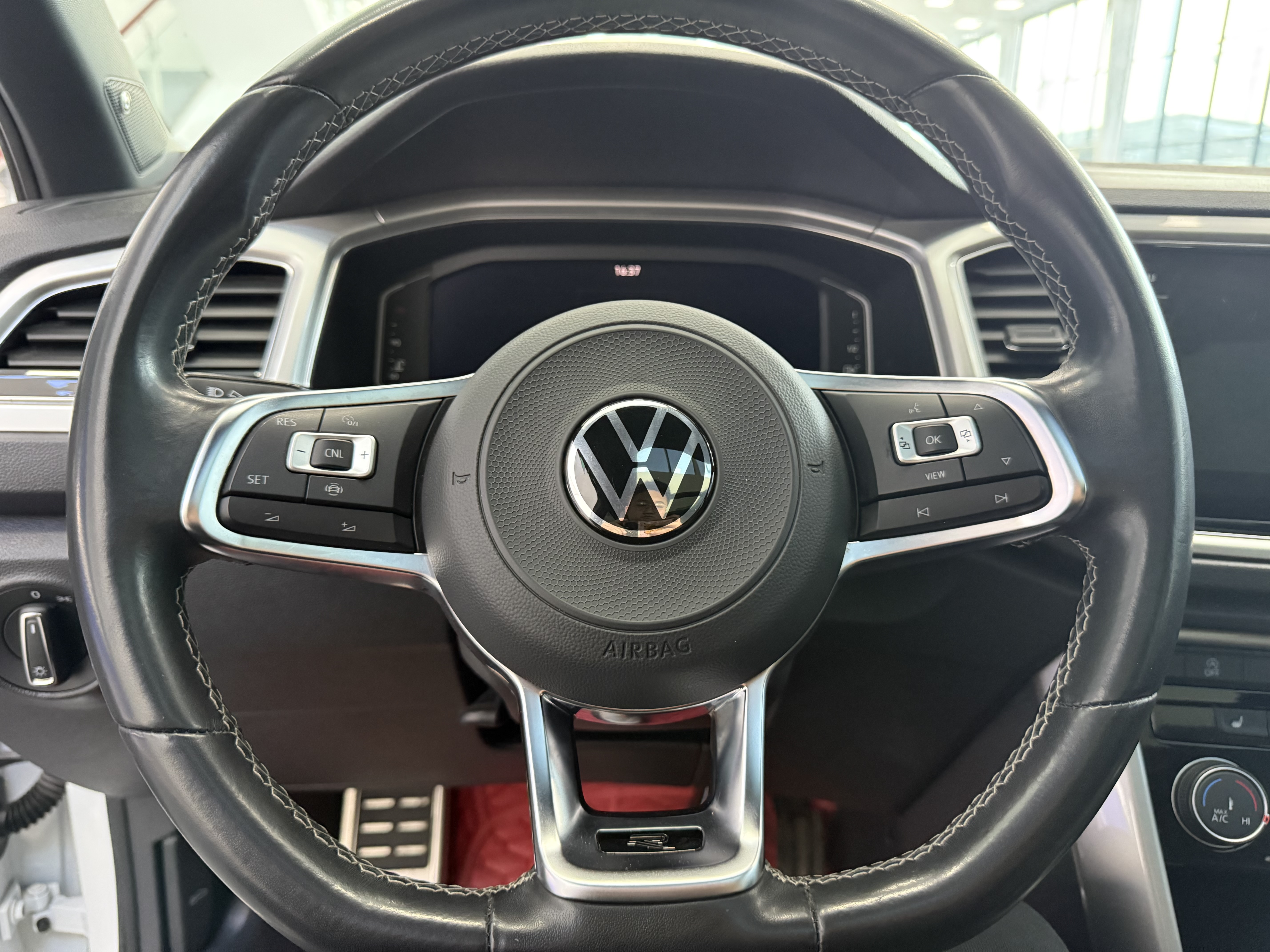 Volkswagen T-Roc 2022 car image #13