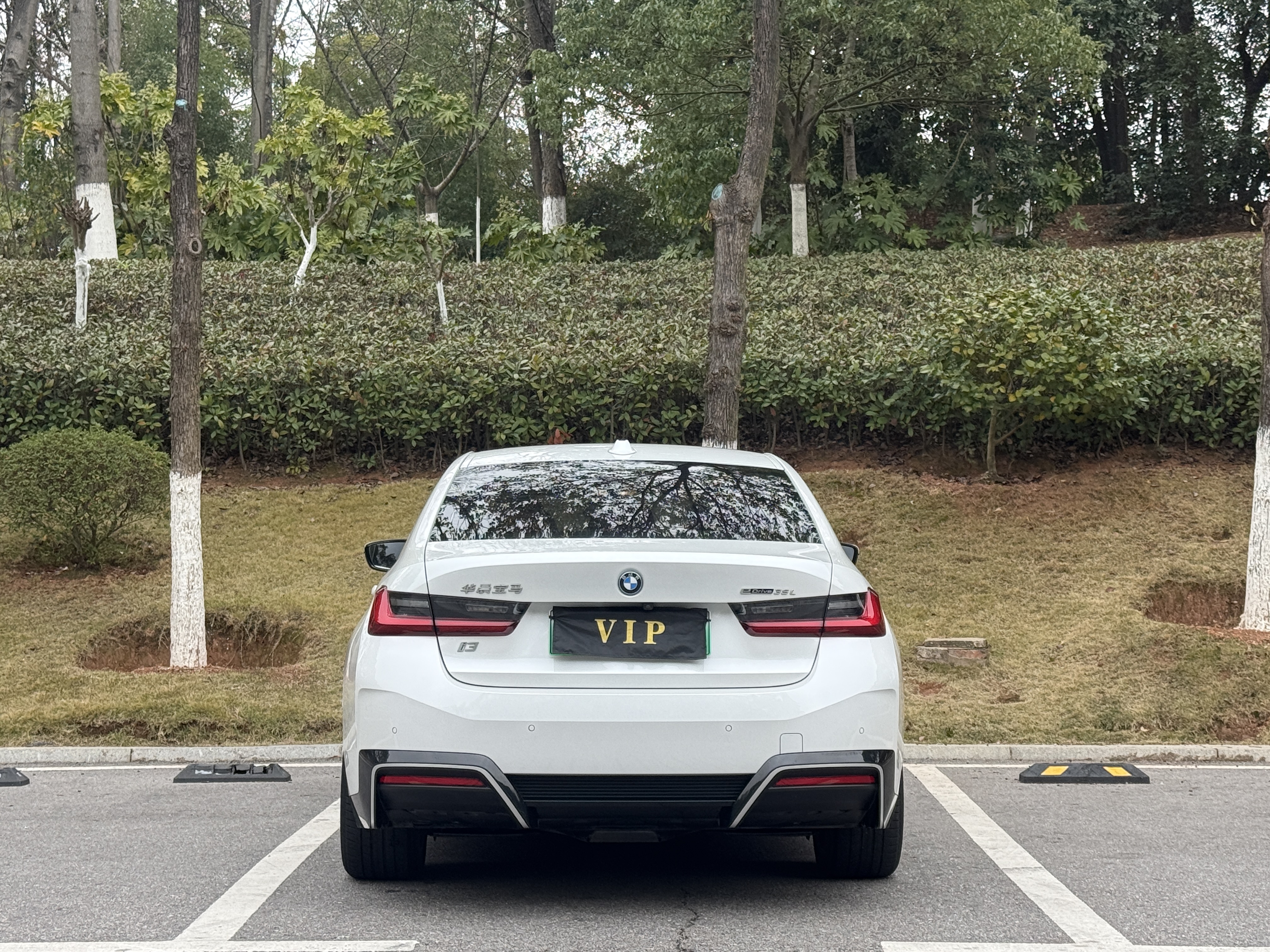 BMW i3 2023 car image #13