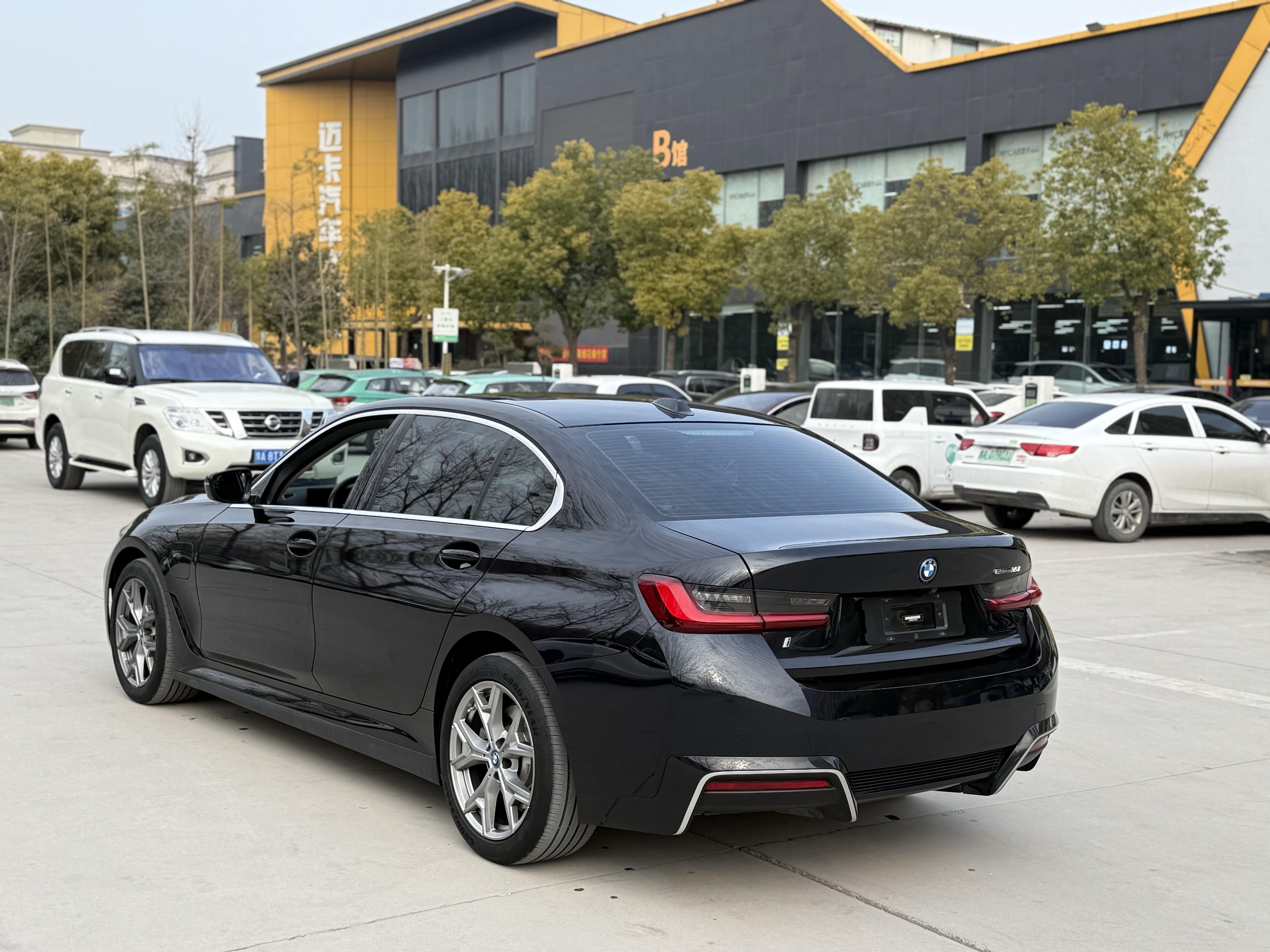 BMW i3 2023 car image #13
