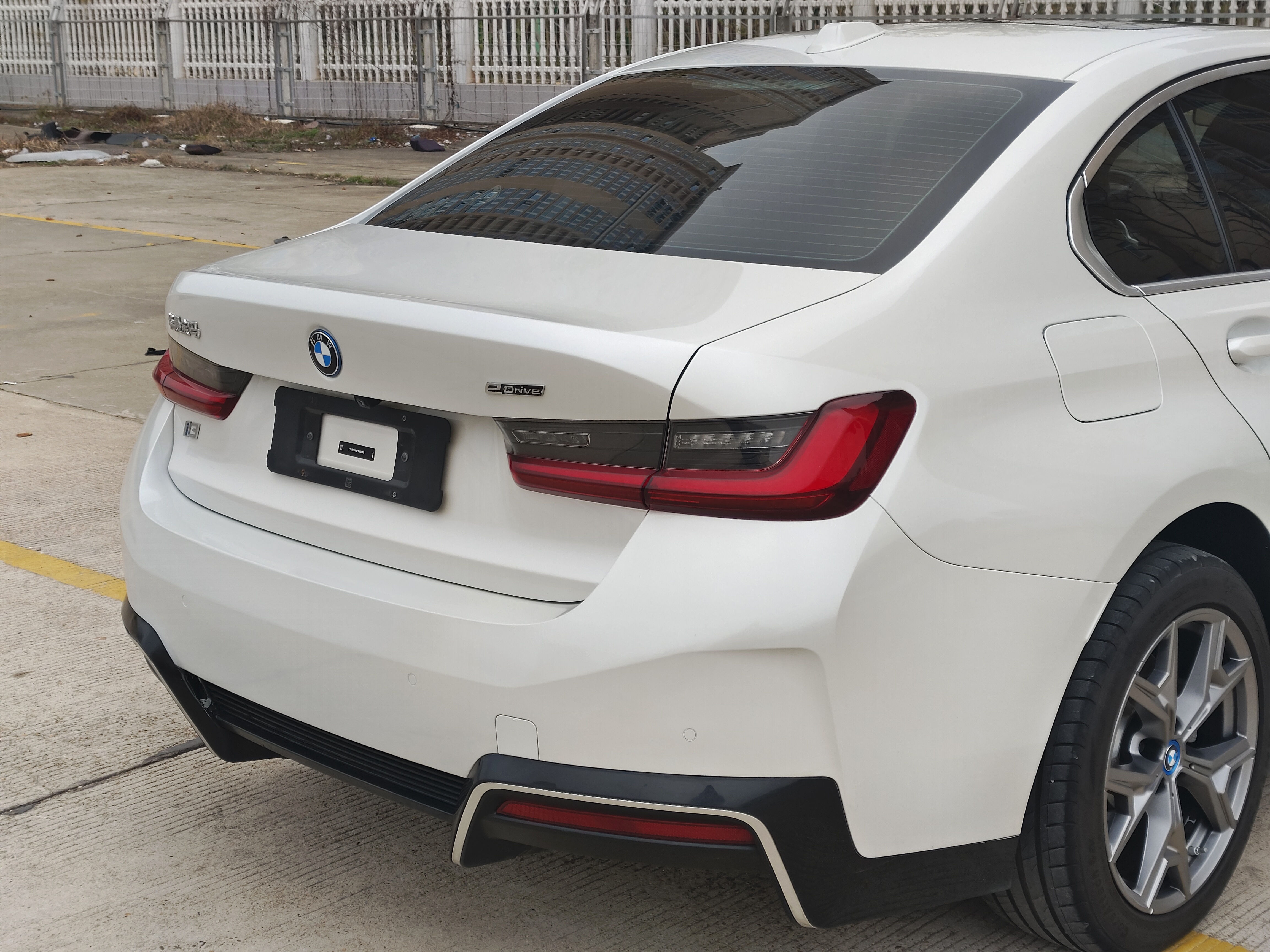 BMW i3 2023 car image #13