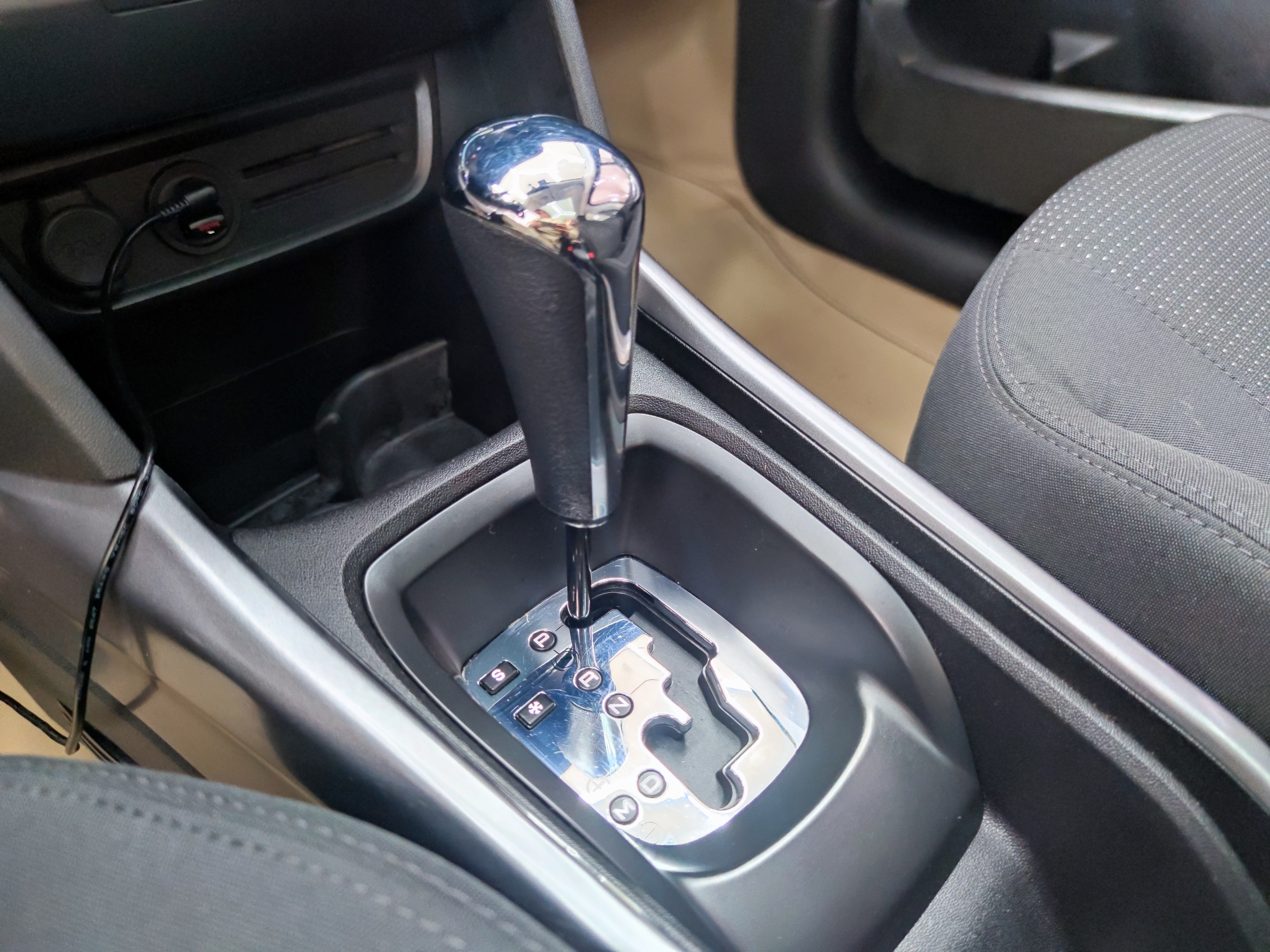 Peugeot 2008 2014 car image #13