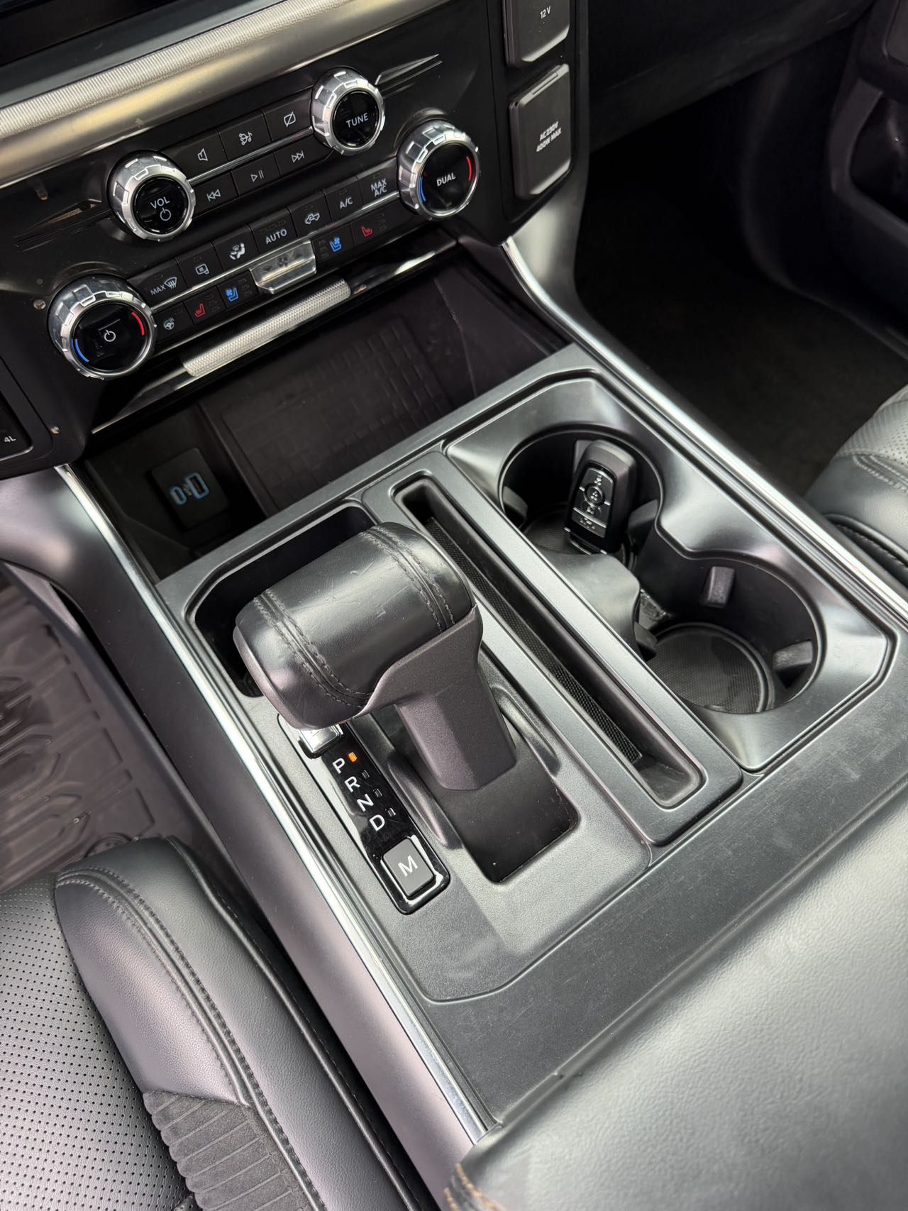 Ford F-150 Raptor 2023 car image #13