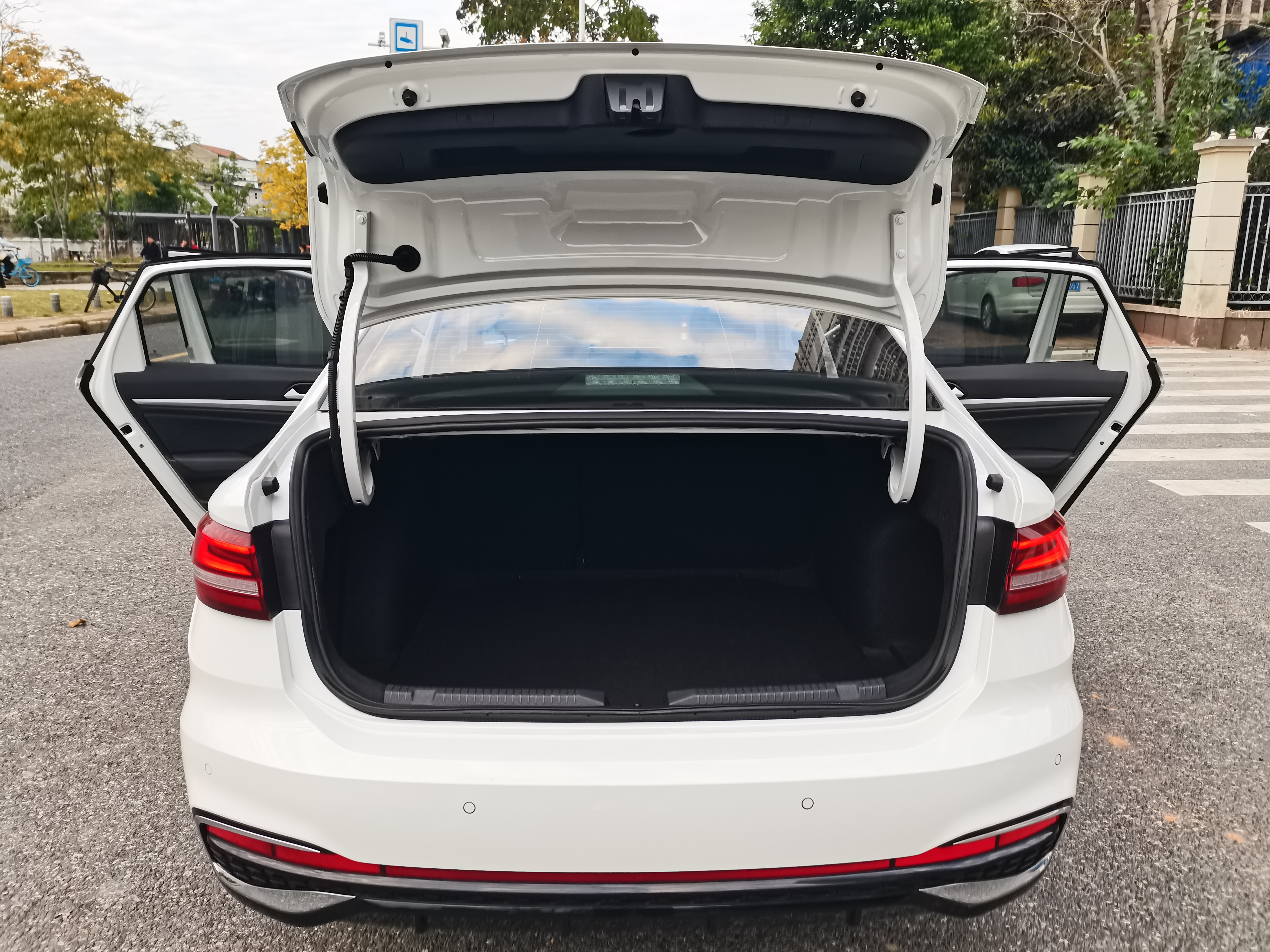 Volkswagen Lavida 2022 immagine di auto #13