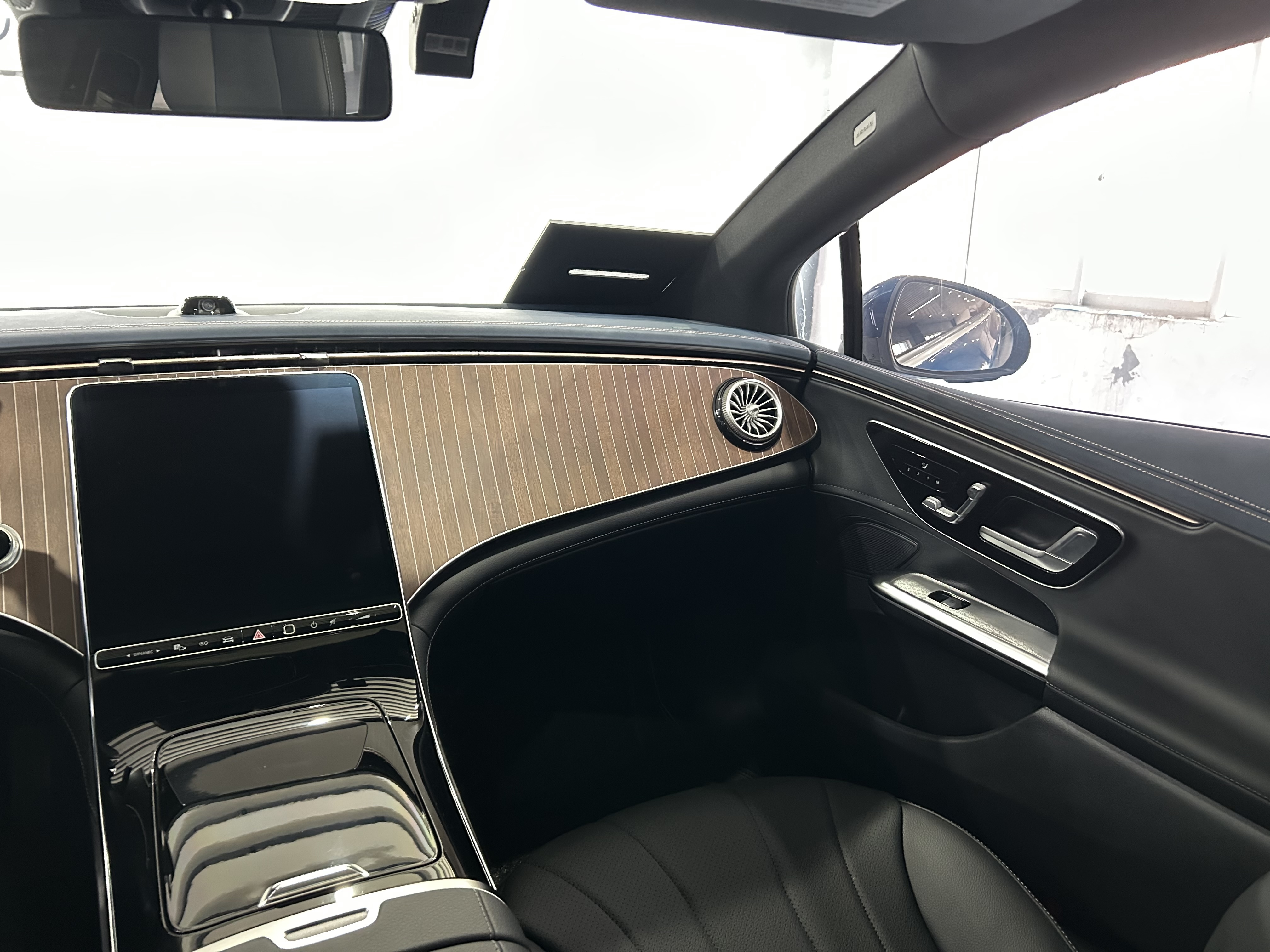 Mercedes-Benz EQE Class 2024 #13 Mercedes-Benz EQE Class 2024 car image #13