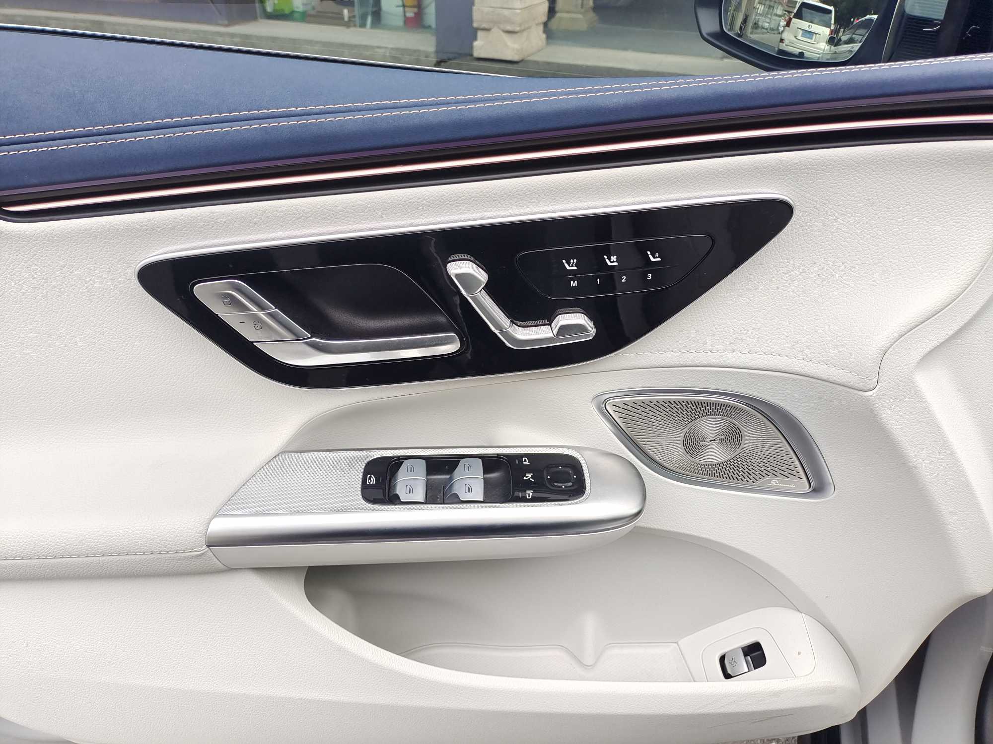 Mercedes-Benz EQE Class 2025 #13 Mercedes-Benz EQE Class 2025 car image #13