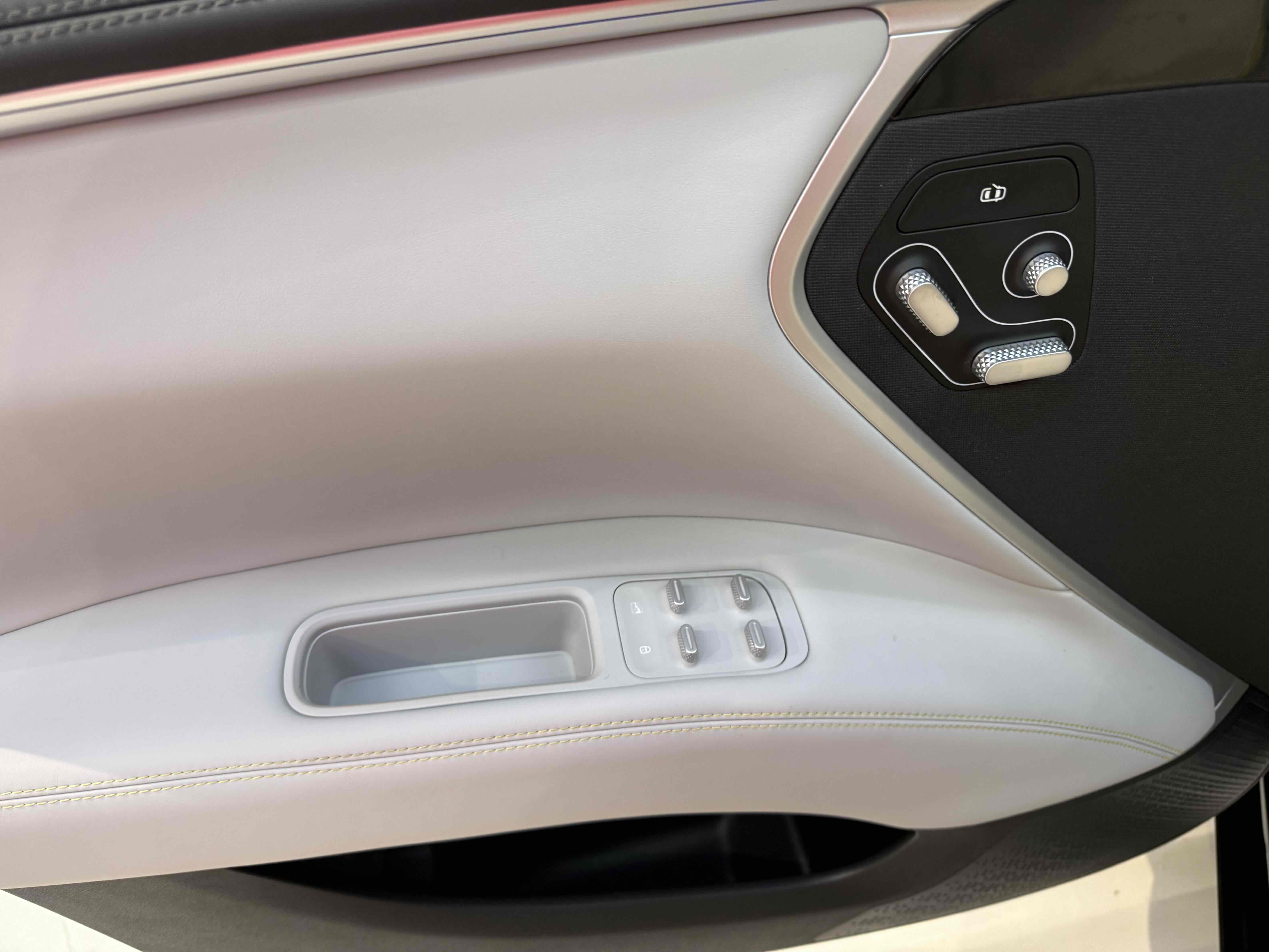 阿维塔 阿维塔11 2023 汽车图片 #13