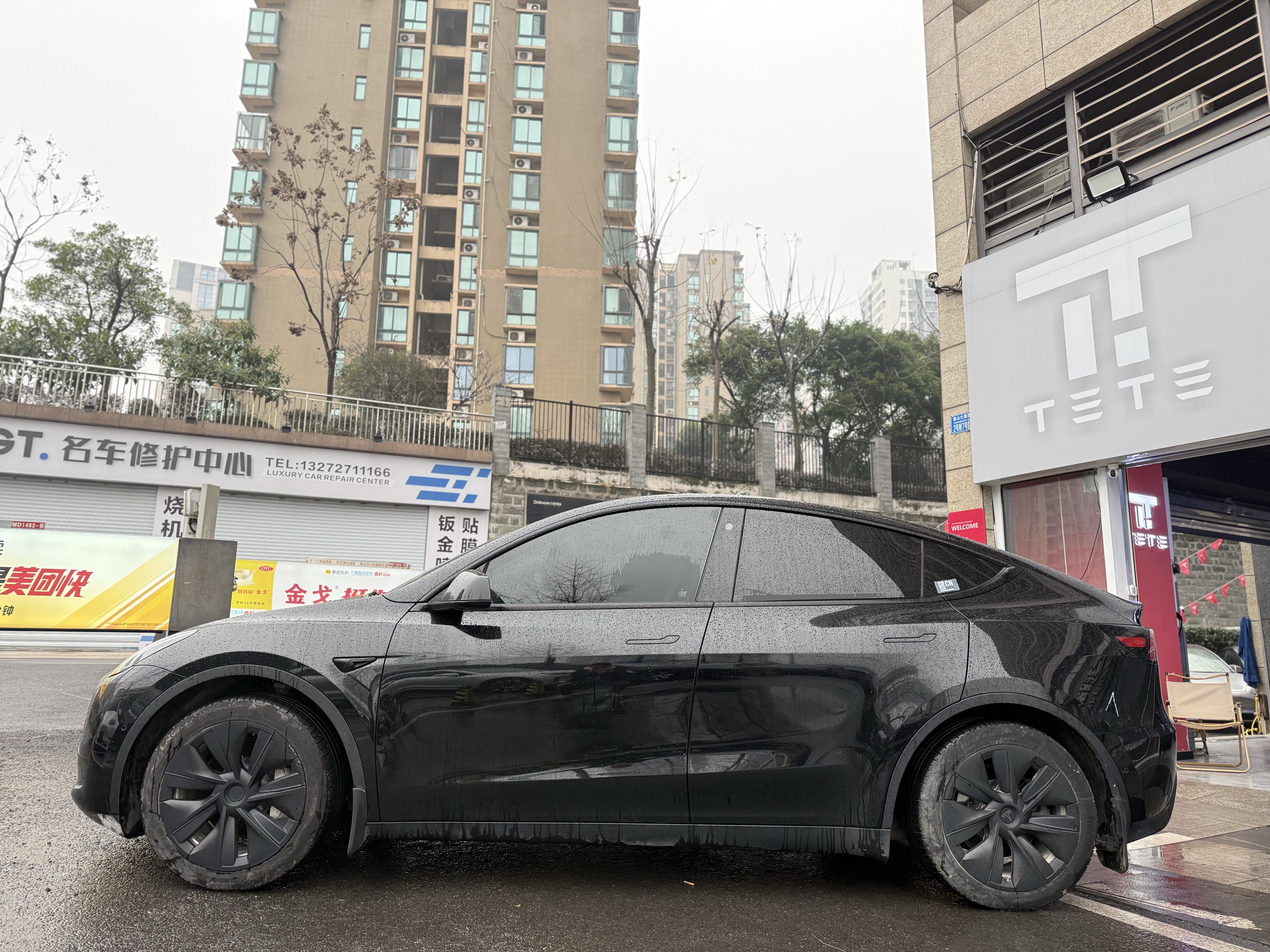 Tesla Model Y 2022 car image #13