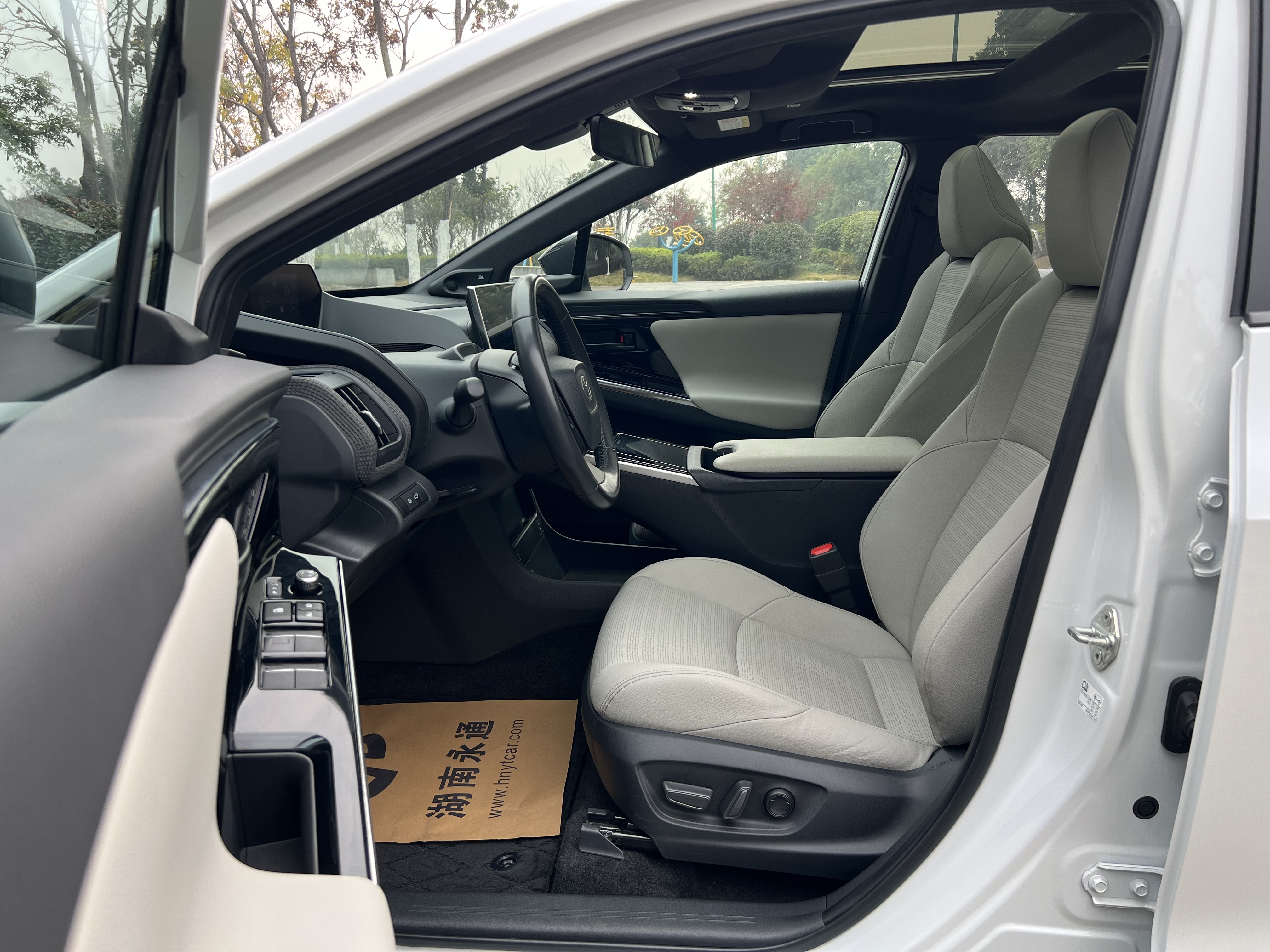 Toyota bZ4X 2022 immagine di auto #13