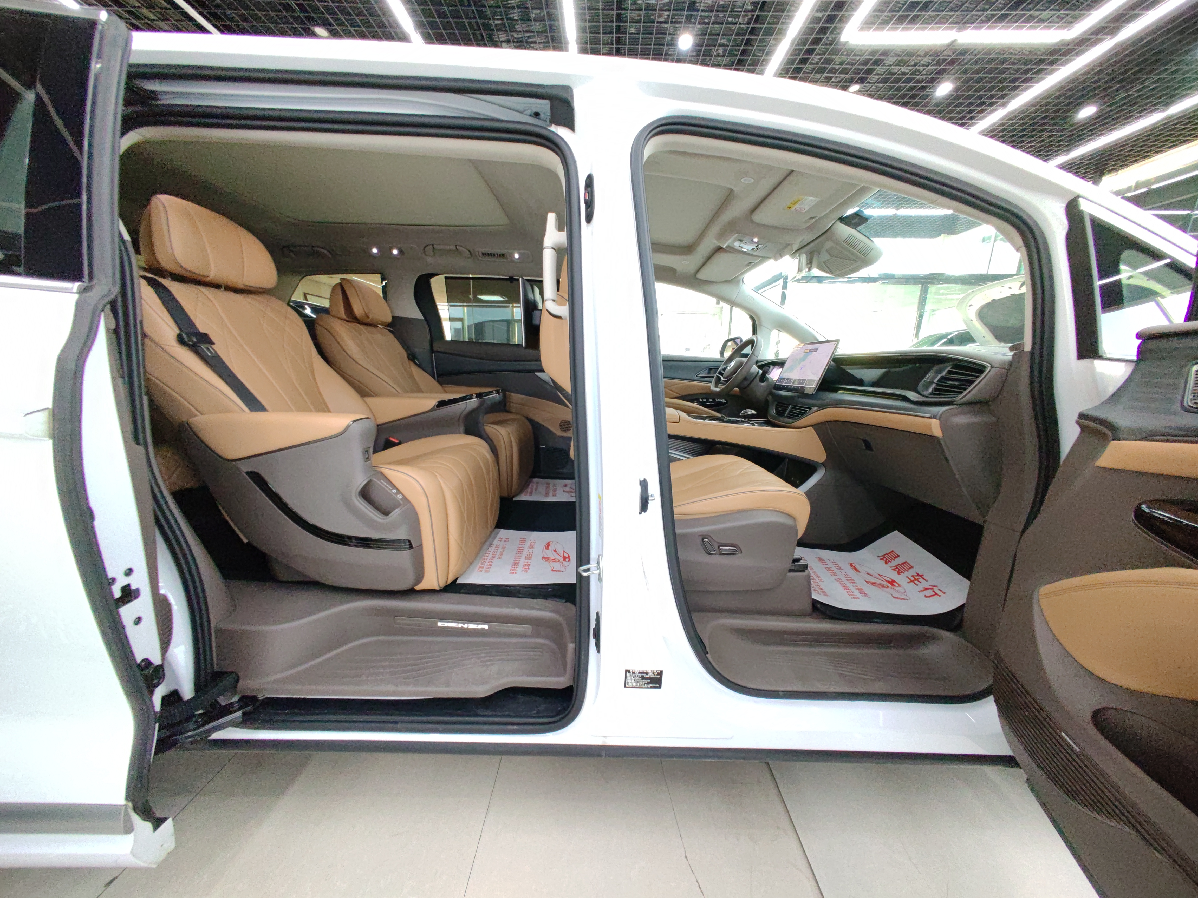 Denza D9 2023 صورة سيارة #13