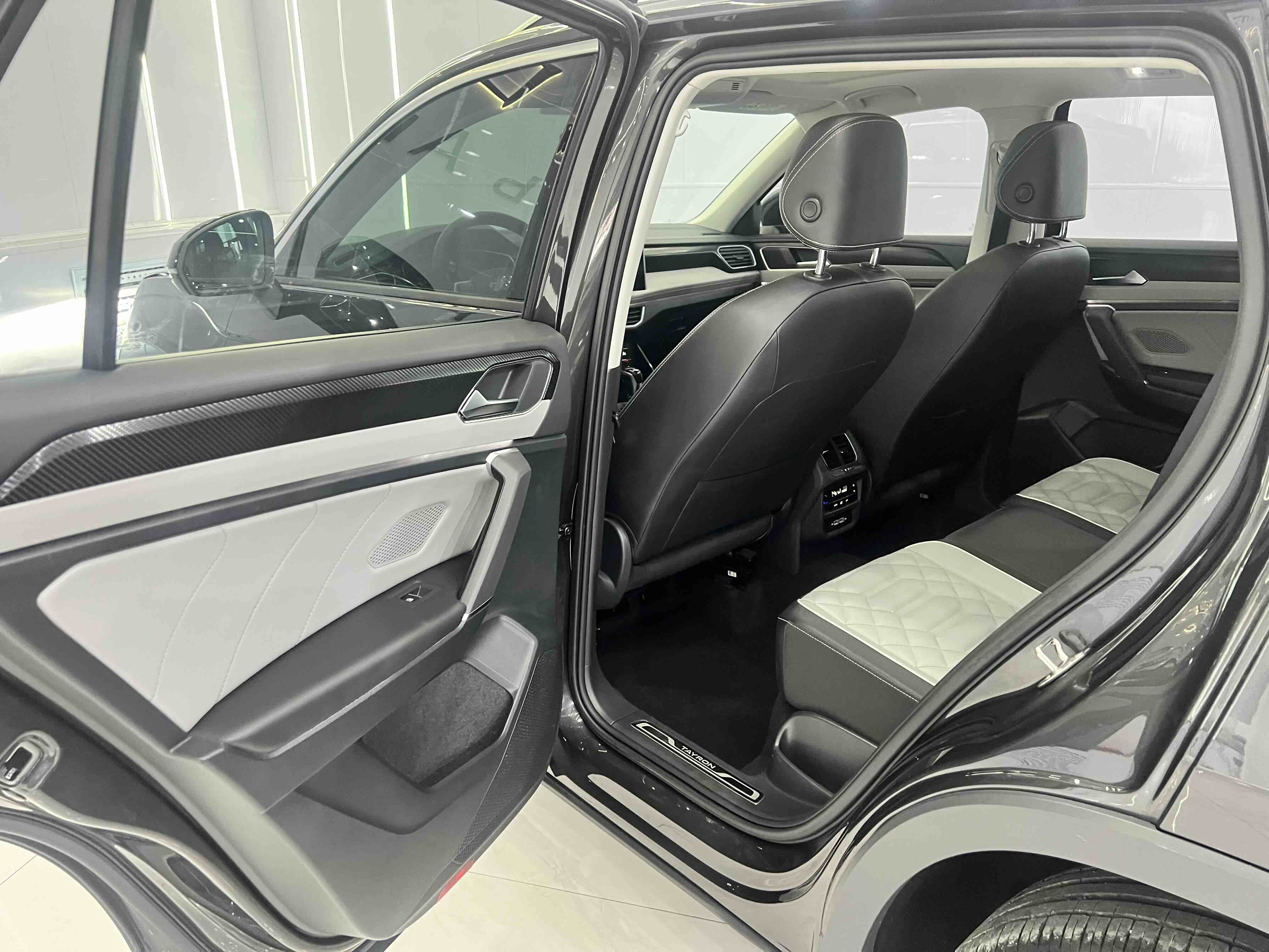 Volkswagen Tayron 2023 immagine di auto #13