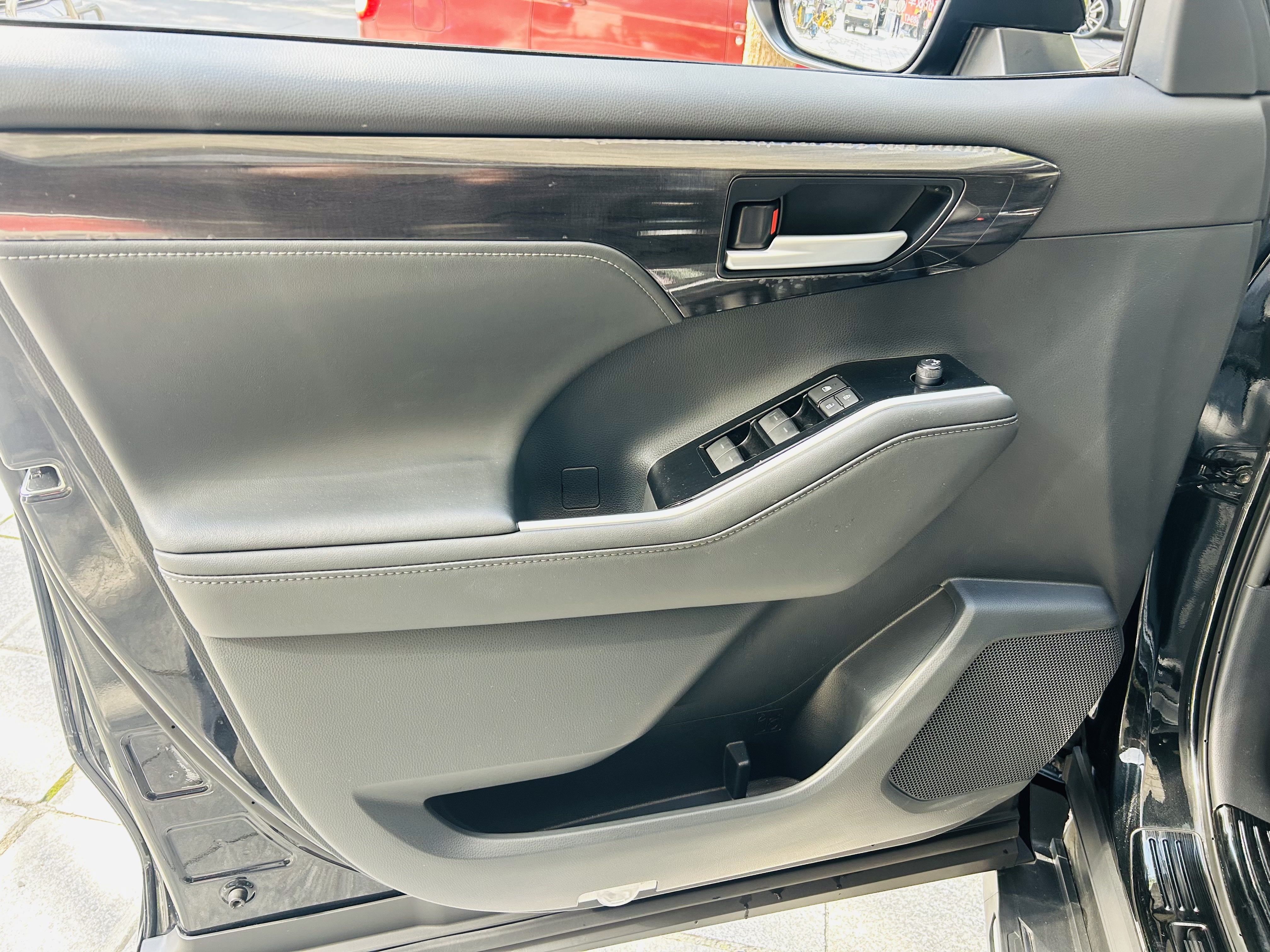 丰田 皇冠陆放 2023 汽车图片 #13