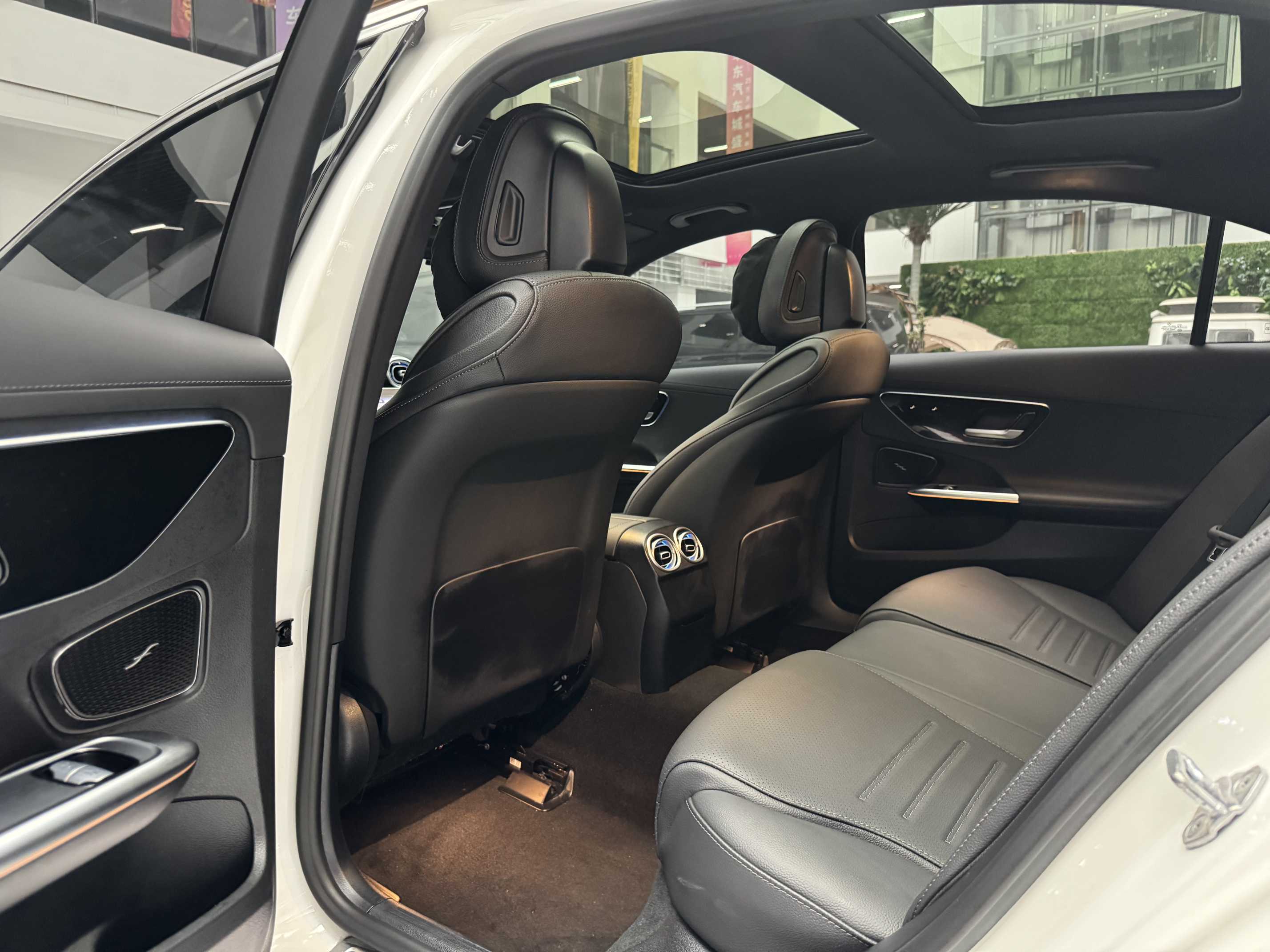 Mercedes-Benz C Class 2024 صورة سيارة #13