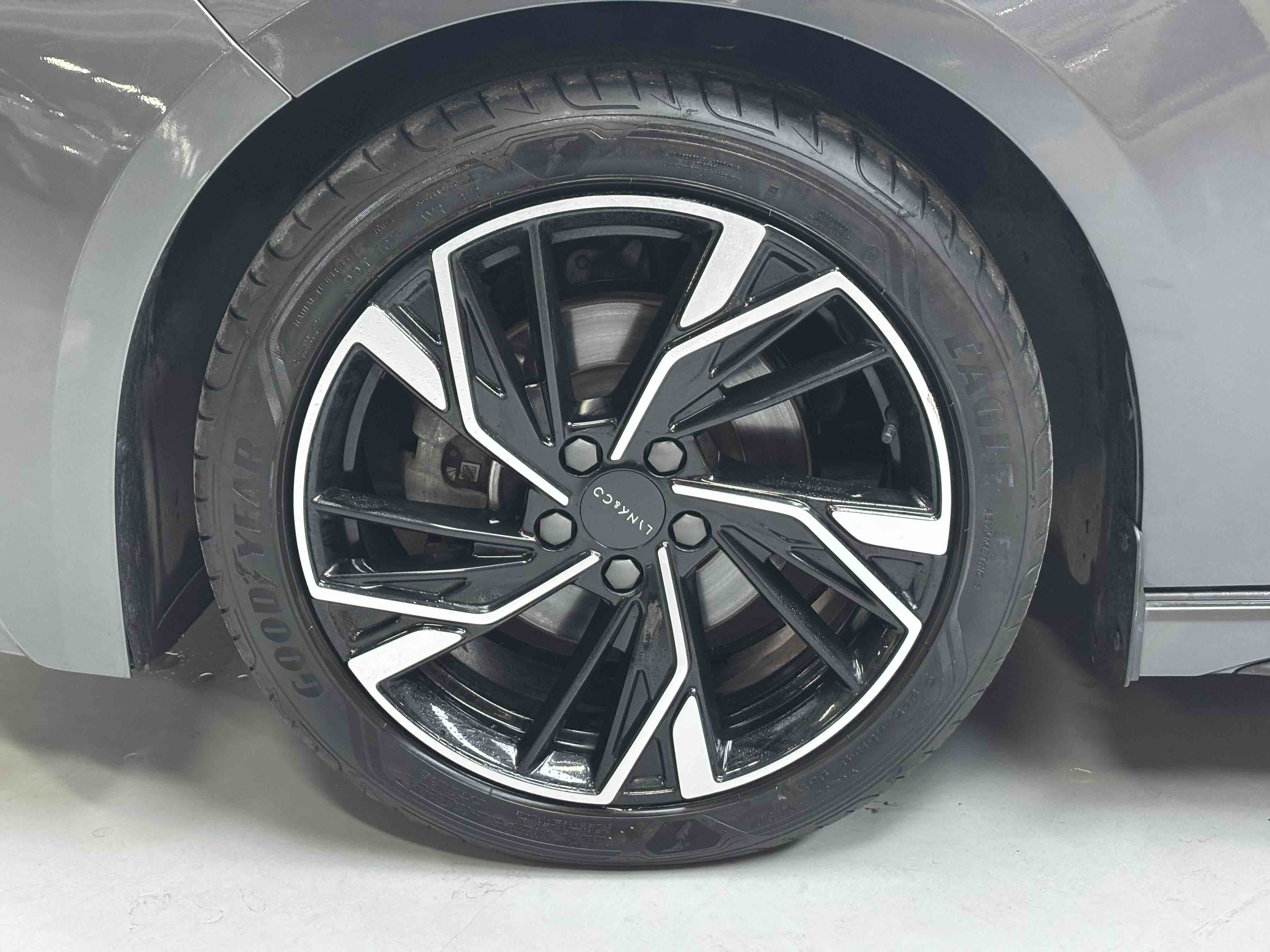 Lynk & Co 03 2023 car image #13