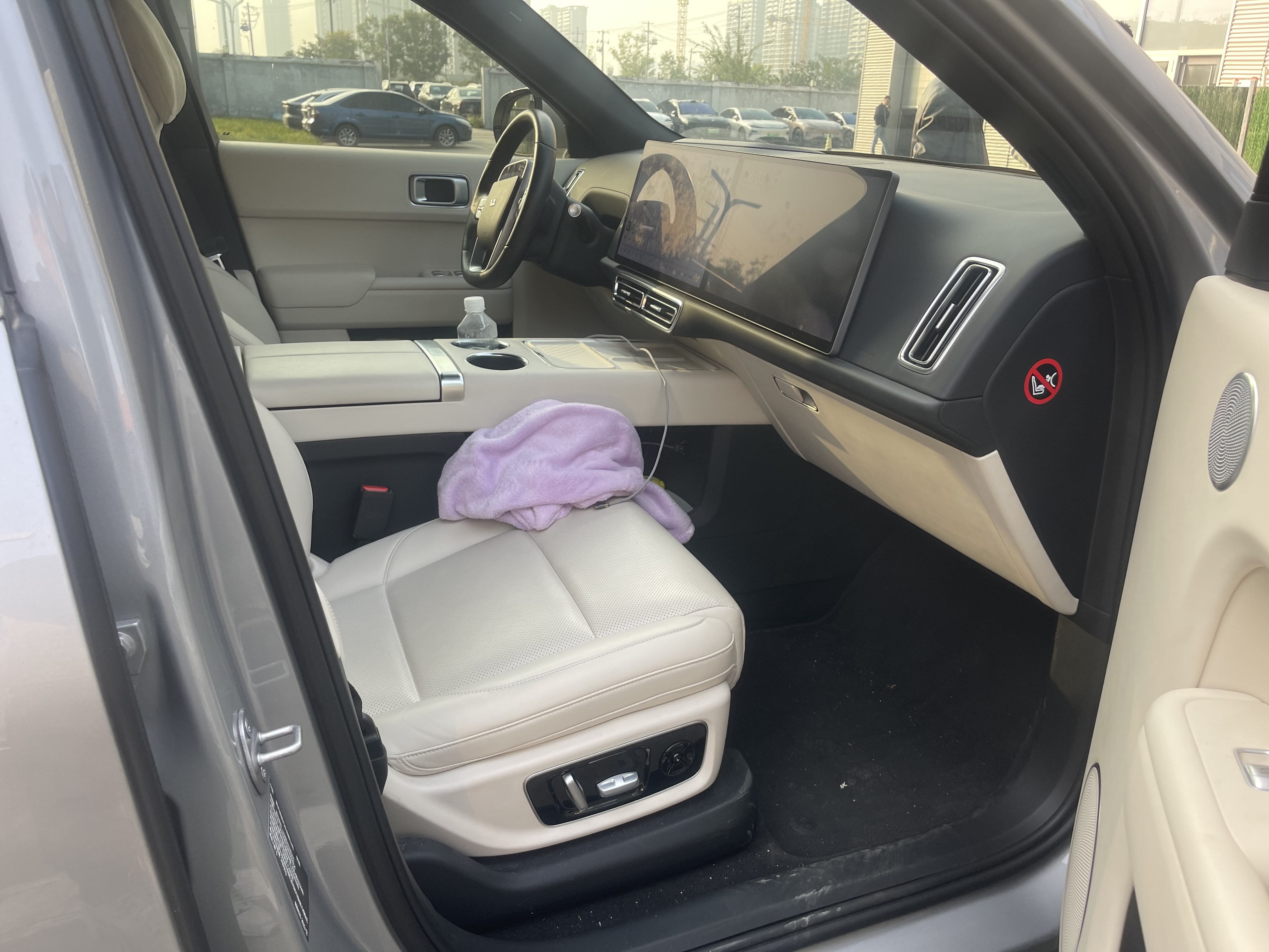 Li L8 2023 изображение автомобиля #13