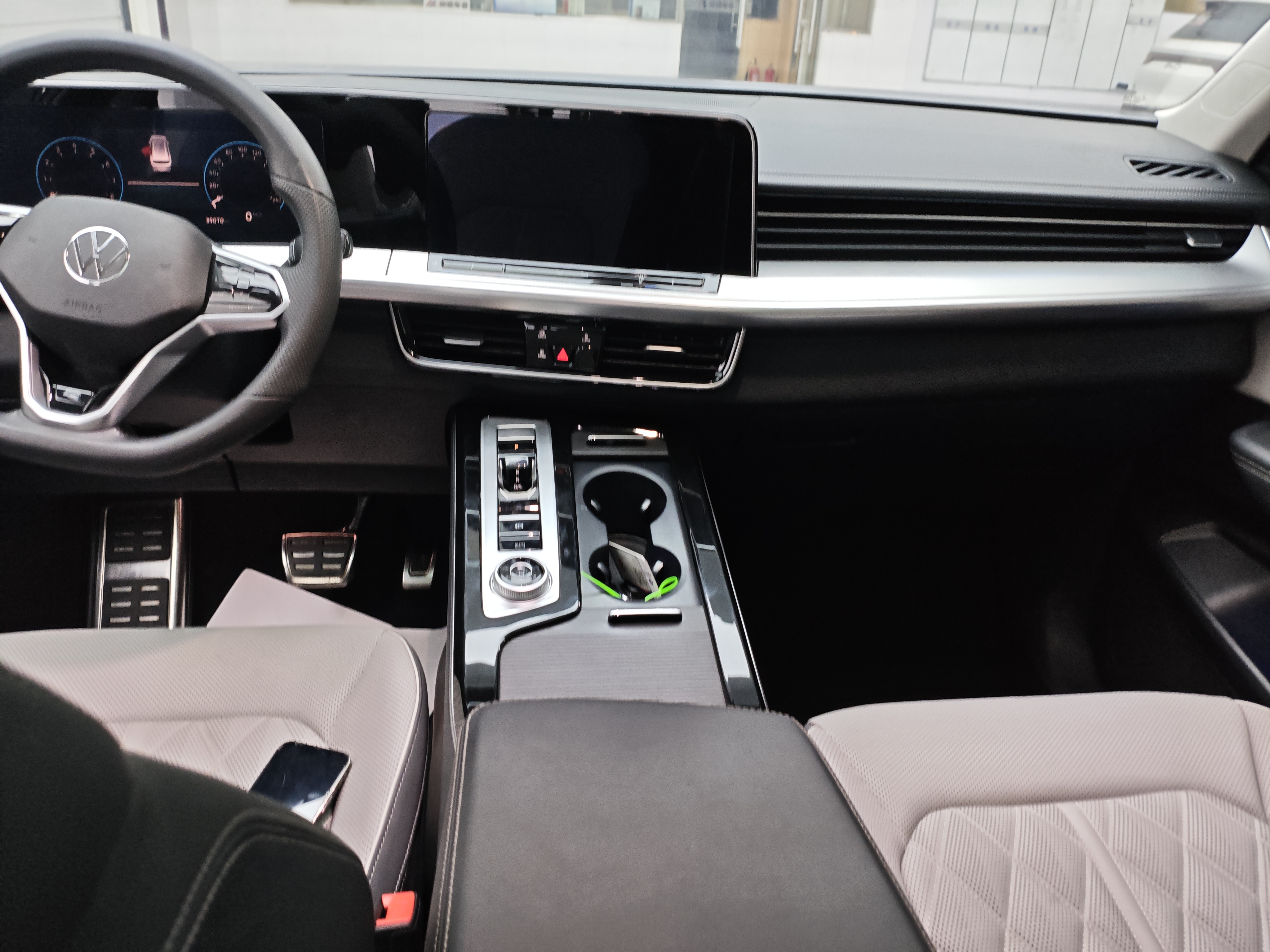 Volkswagen Tavendor 2023 car image #13